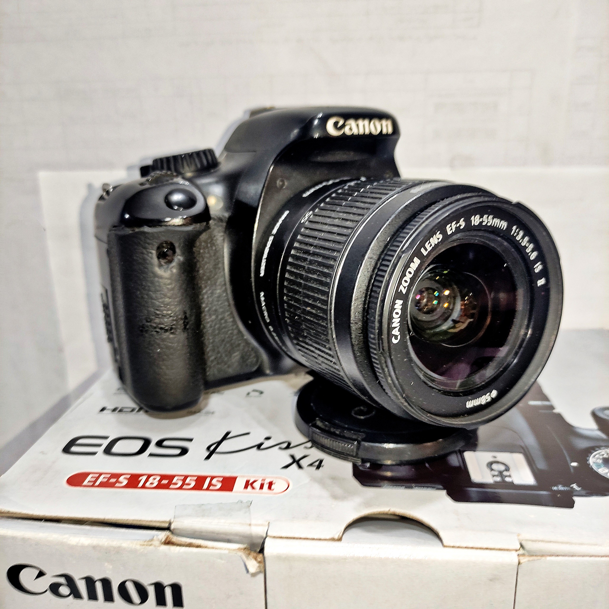 دوربینCanon EOS Kiss X4 (T2i / 550D)