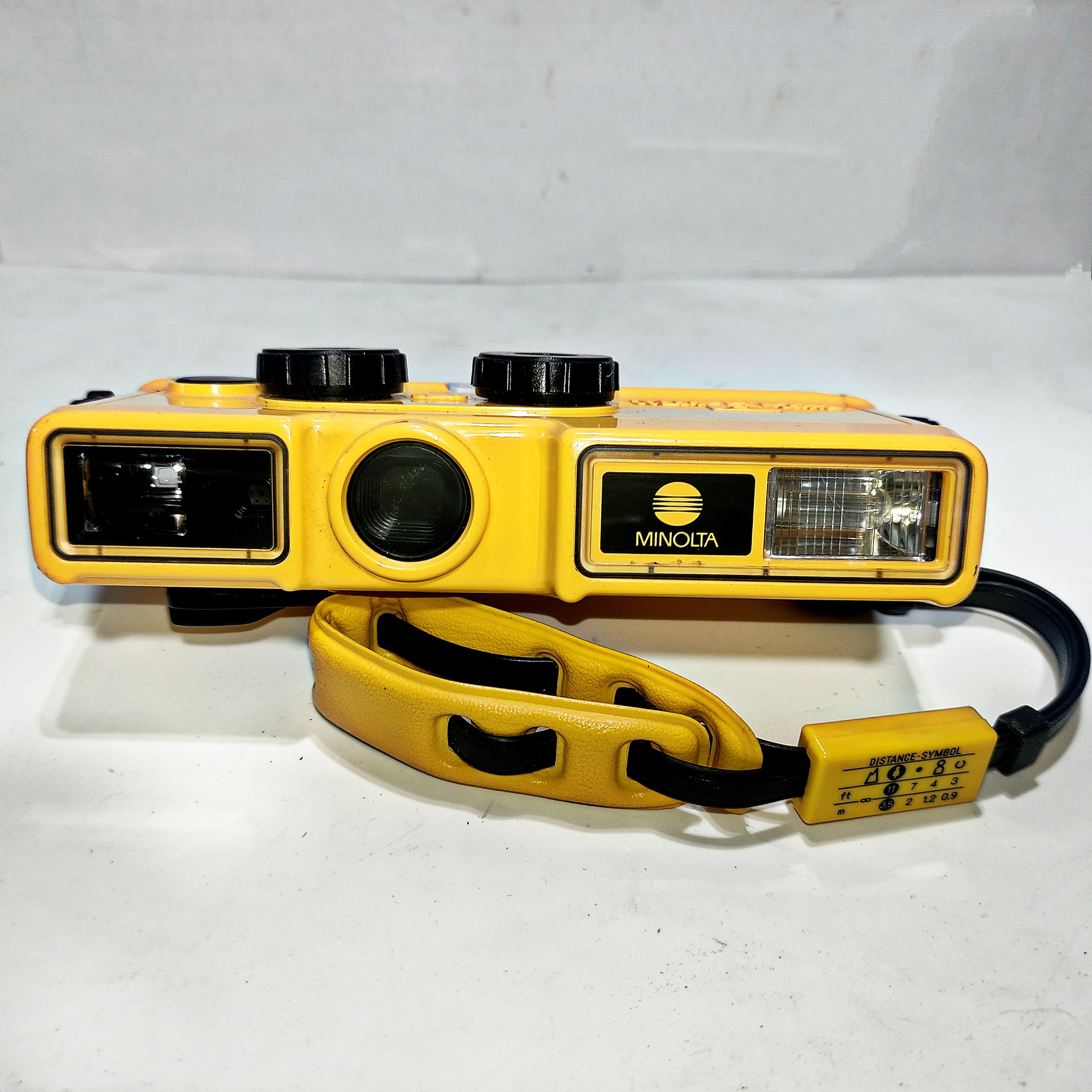 دوربین کلاسیک مینولتا اسپرت 110 مدل 1980