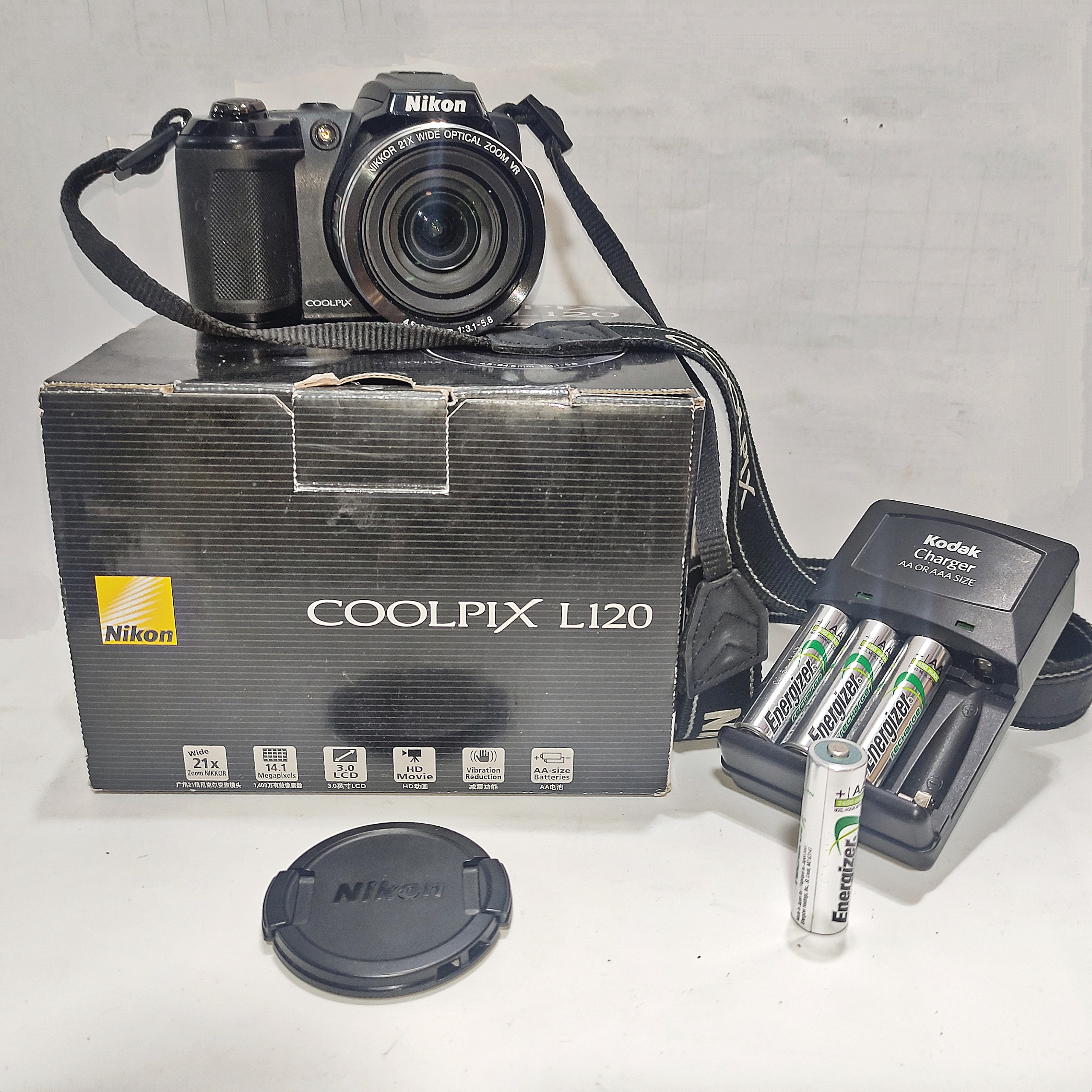 دوربین nikon Coolpix L120 و شارژر و 4 باتری