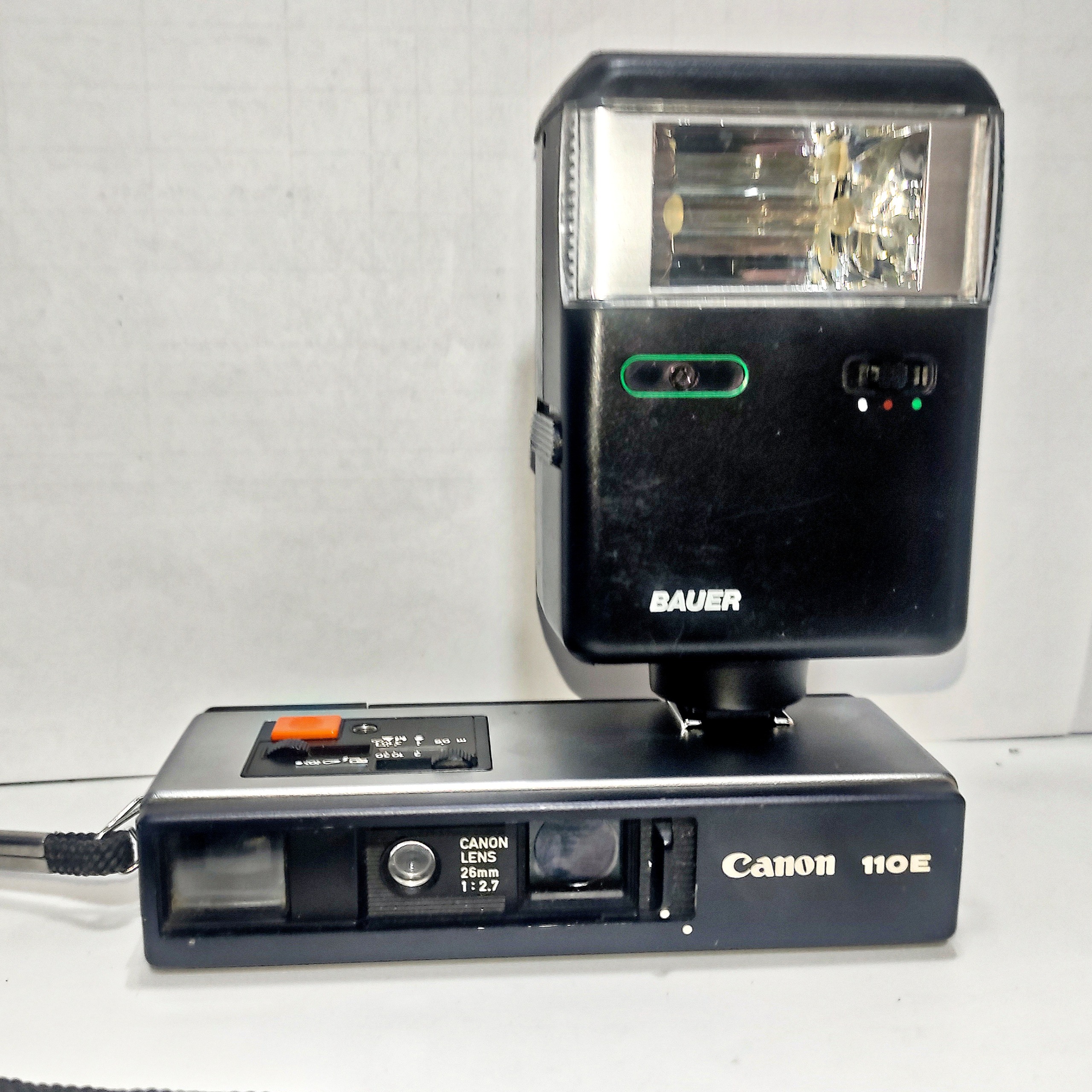فلش دوربین حرفه ای باور BAUER E 228 AB