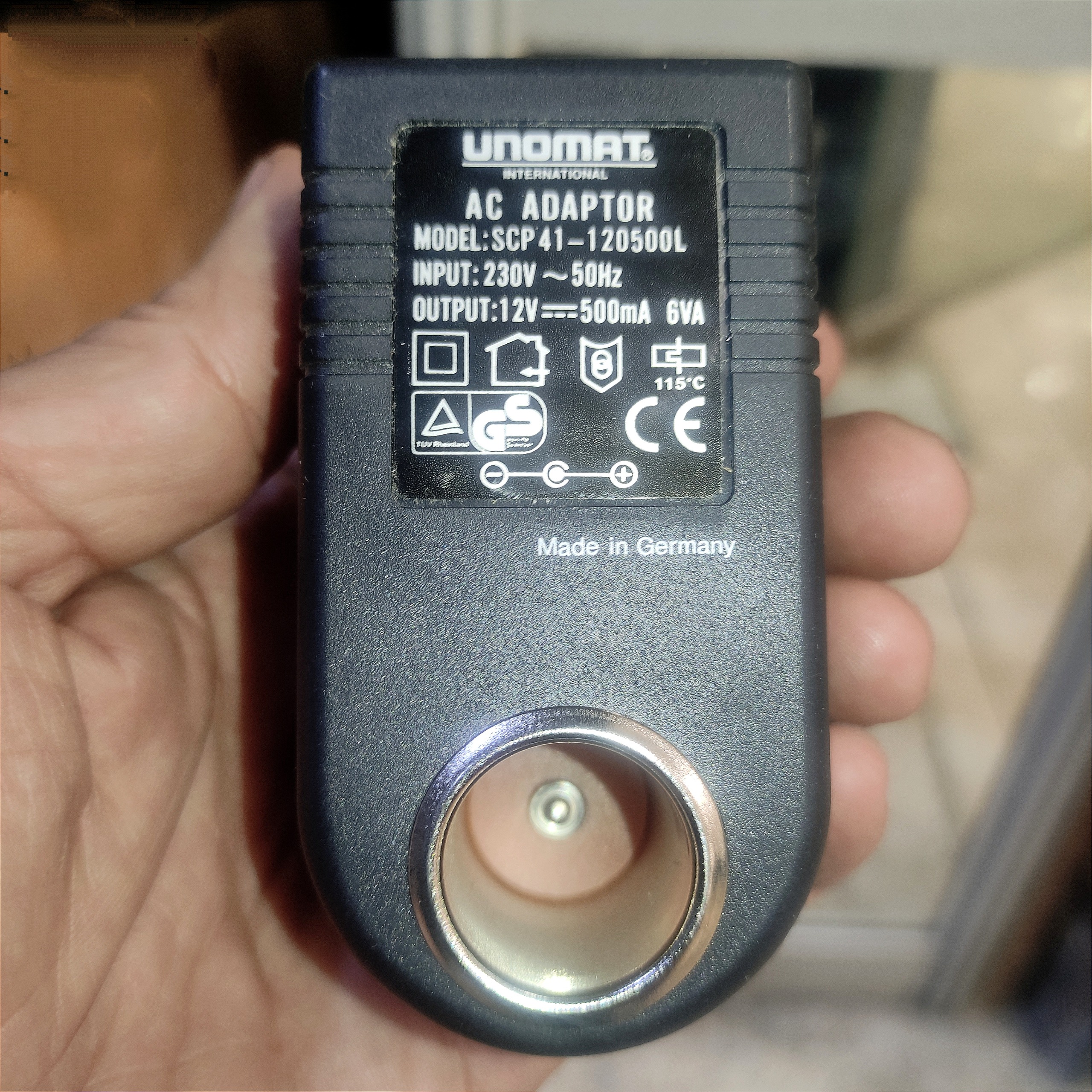 آداپتور Unomat تبدیل 230V به 12V فندک ماشین