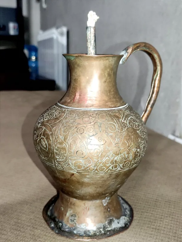 چراغ روغنی یا پیهسوز فوق قدیمی