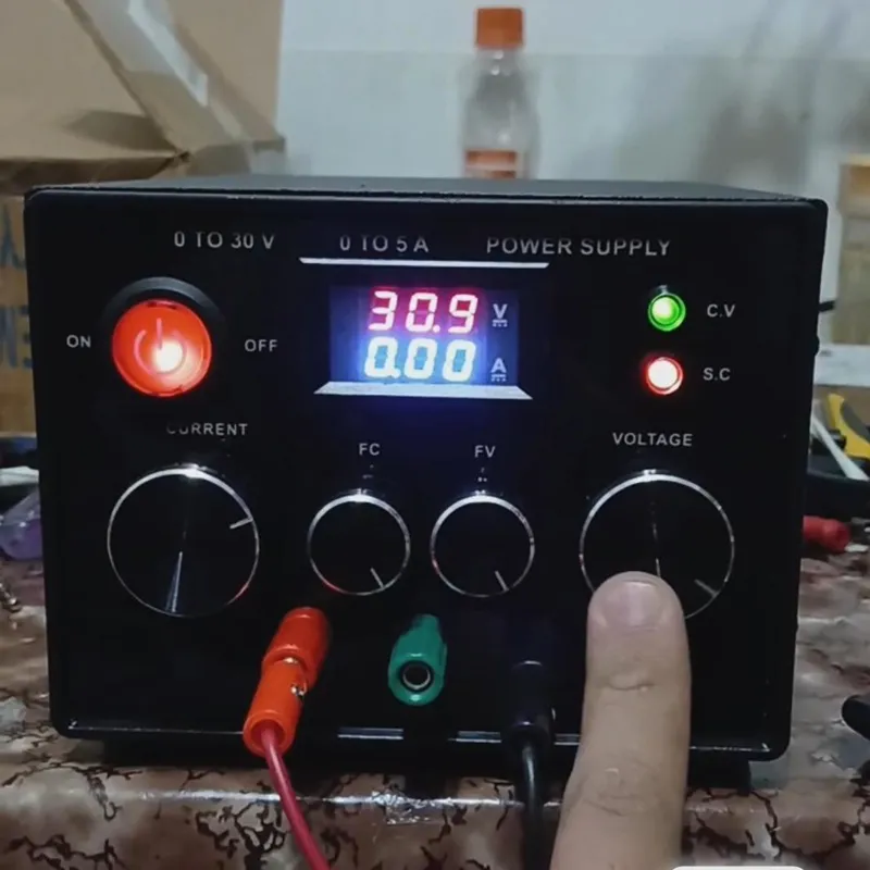 منبع تغذیه قابل تنظیم 0 تا 30 ولت 0 تا 5 آمپر دقیق