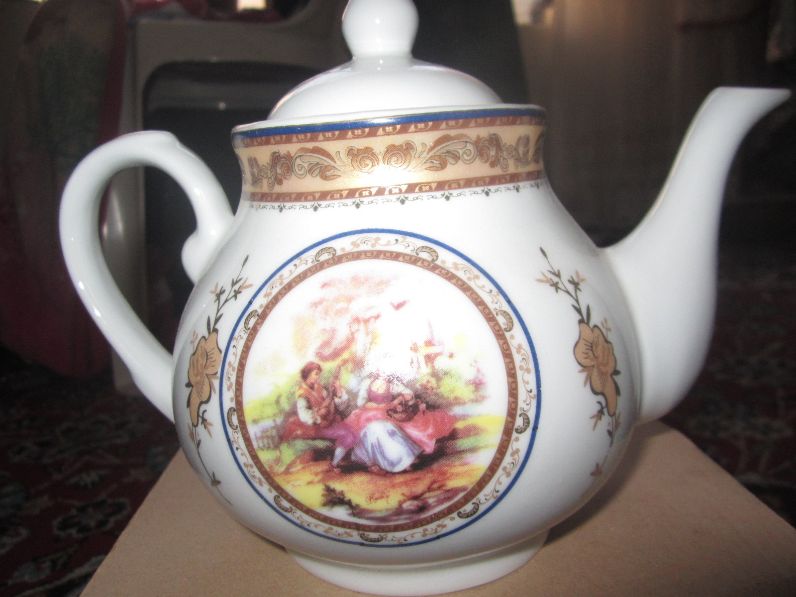 قوری چینی عروس