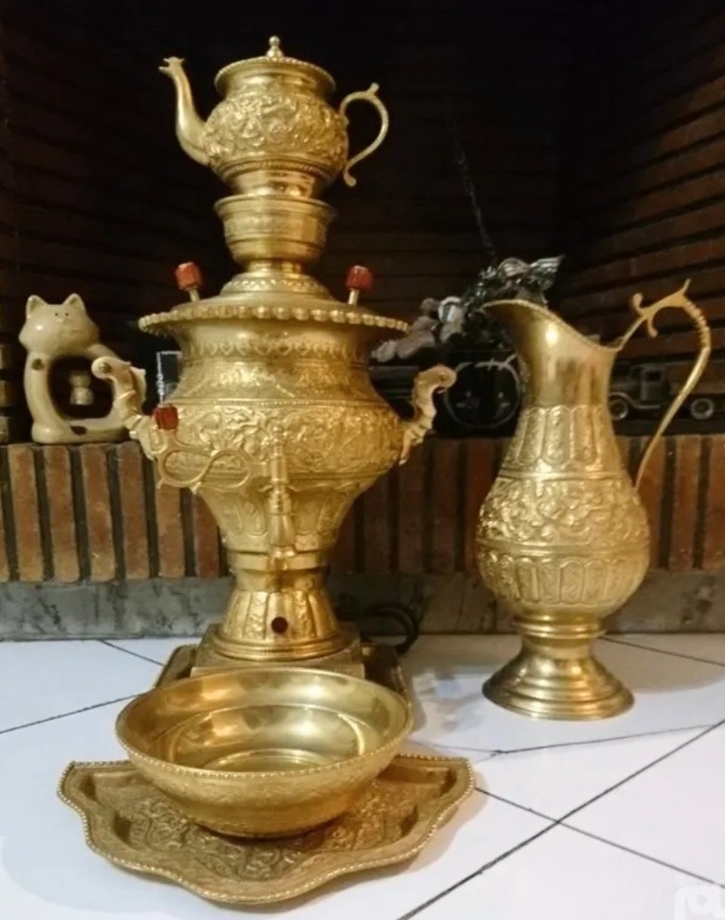 سماور برنجی قلمزن آب طلا /استاد اکبر عباسی /قدیمی