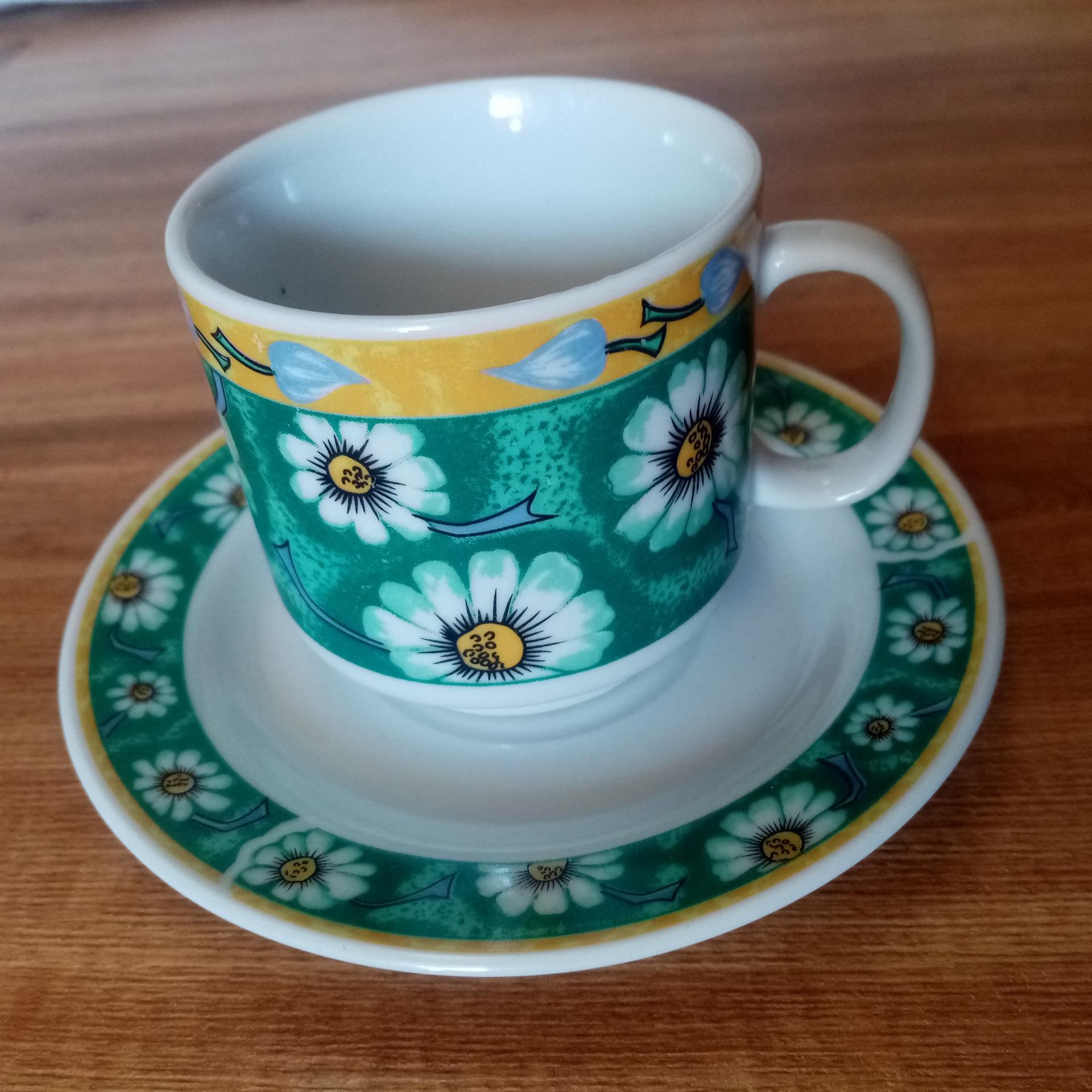 فنجان و نعلبکی چینی قهوه خوری طرح گل بابونه