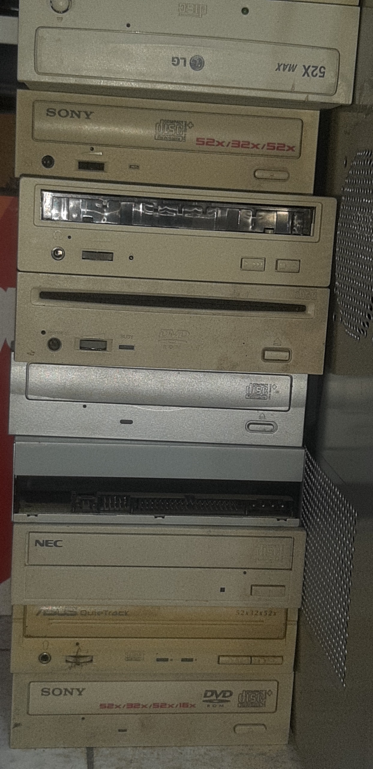 یک دی وی دی کاملا سالم CD/dvd drive IDE
