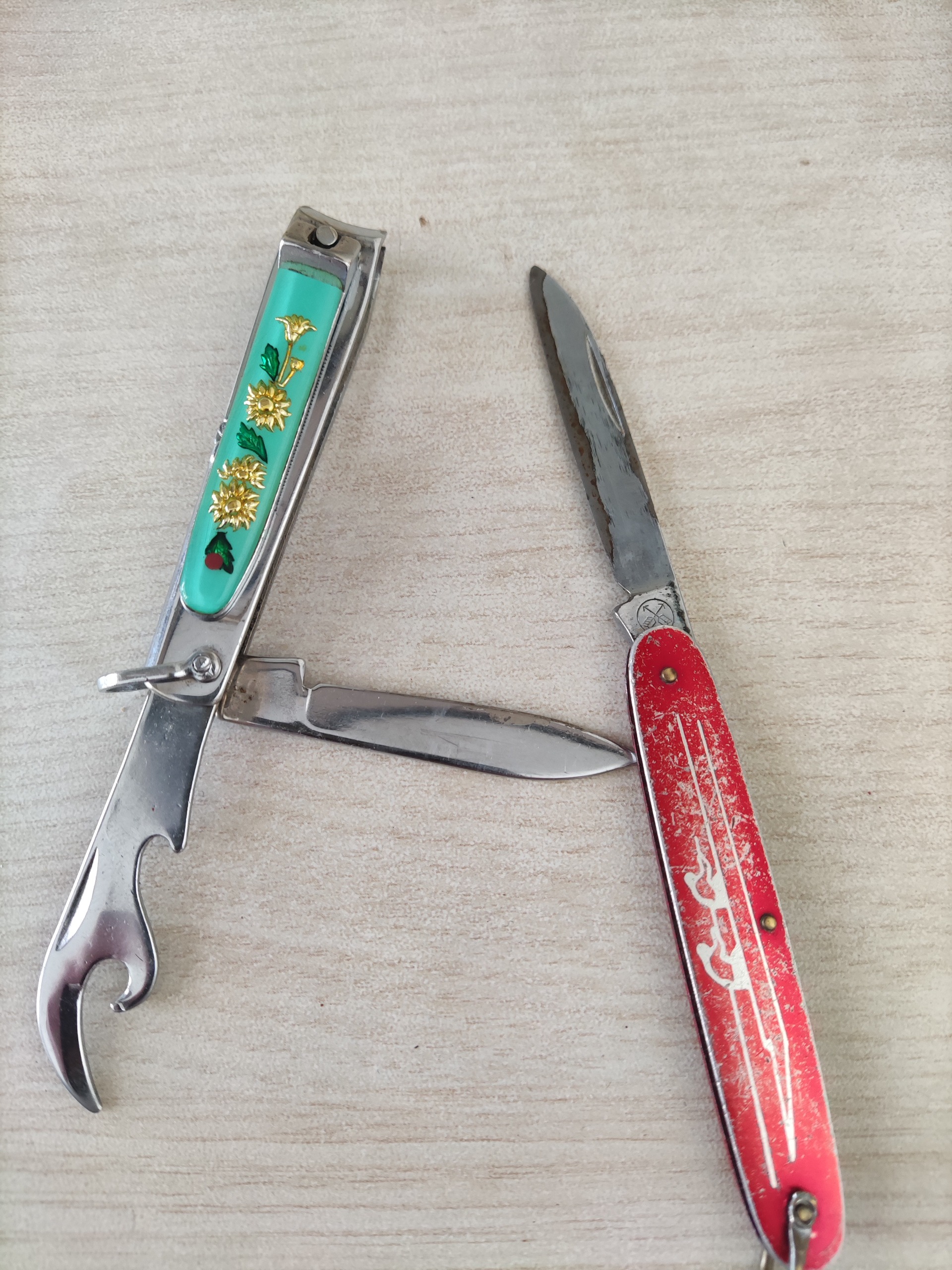 چاقو و ناخنگیر قدیمی