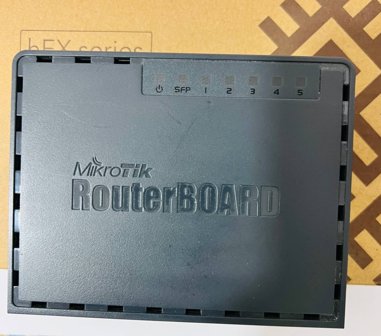 روتر میکروتیک openwrt مدل hEX S-RB760iGS