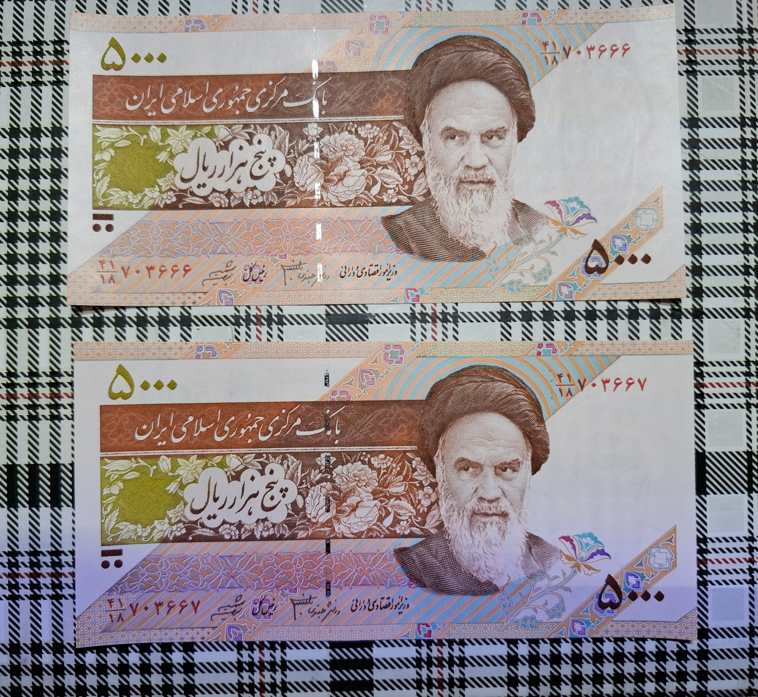  یک جفت اسکناس سوپر