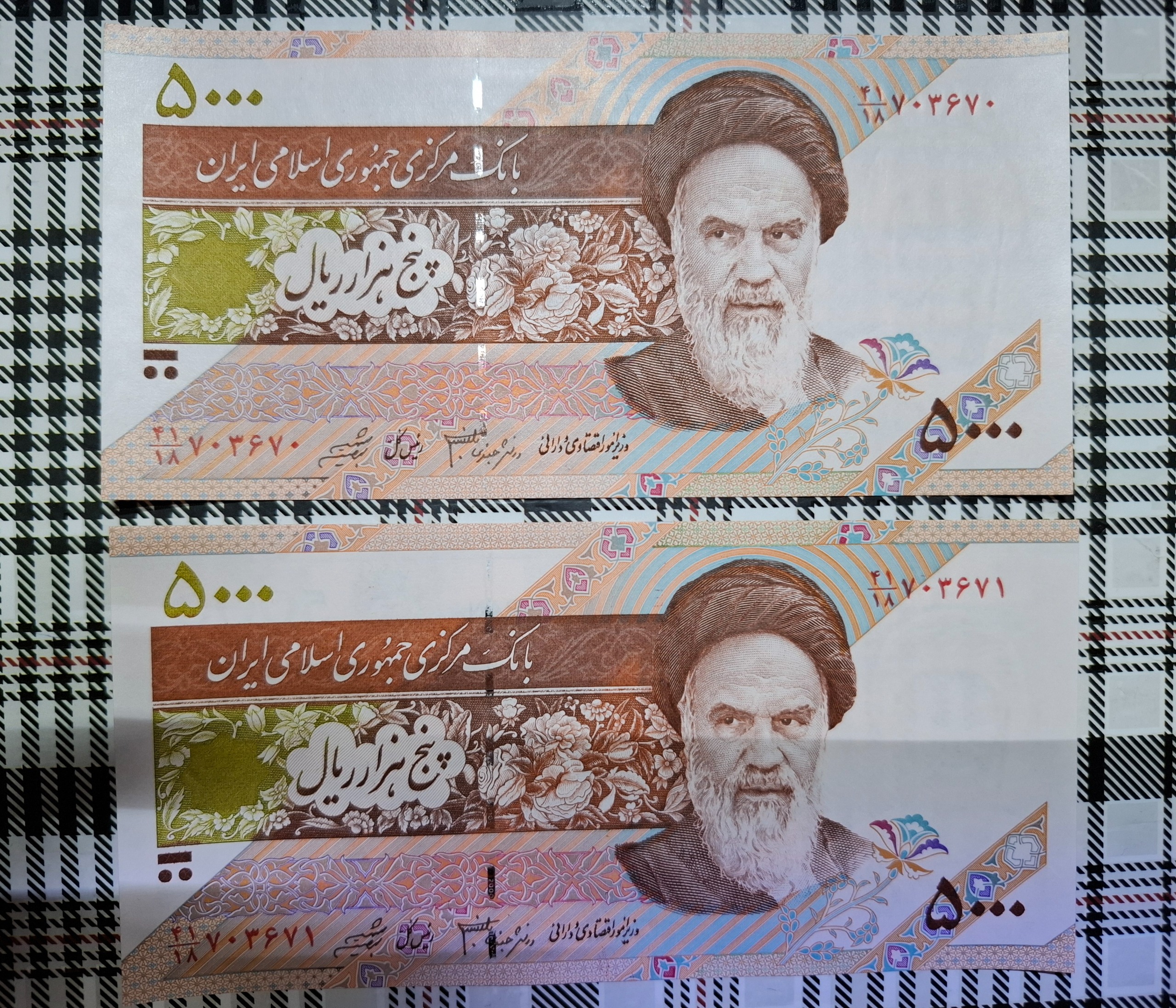  یک جفت اسکناس سوپر