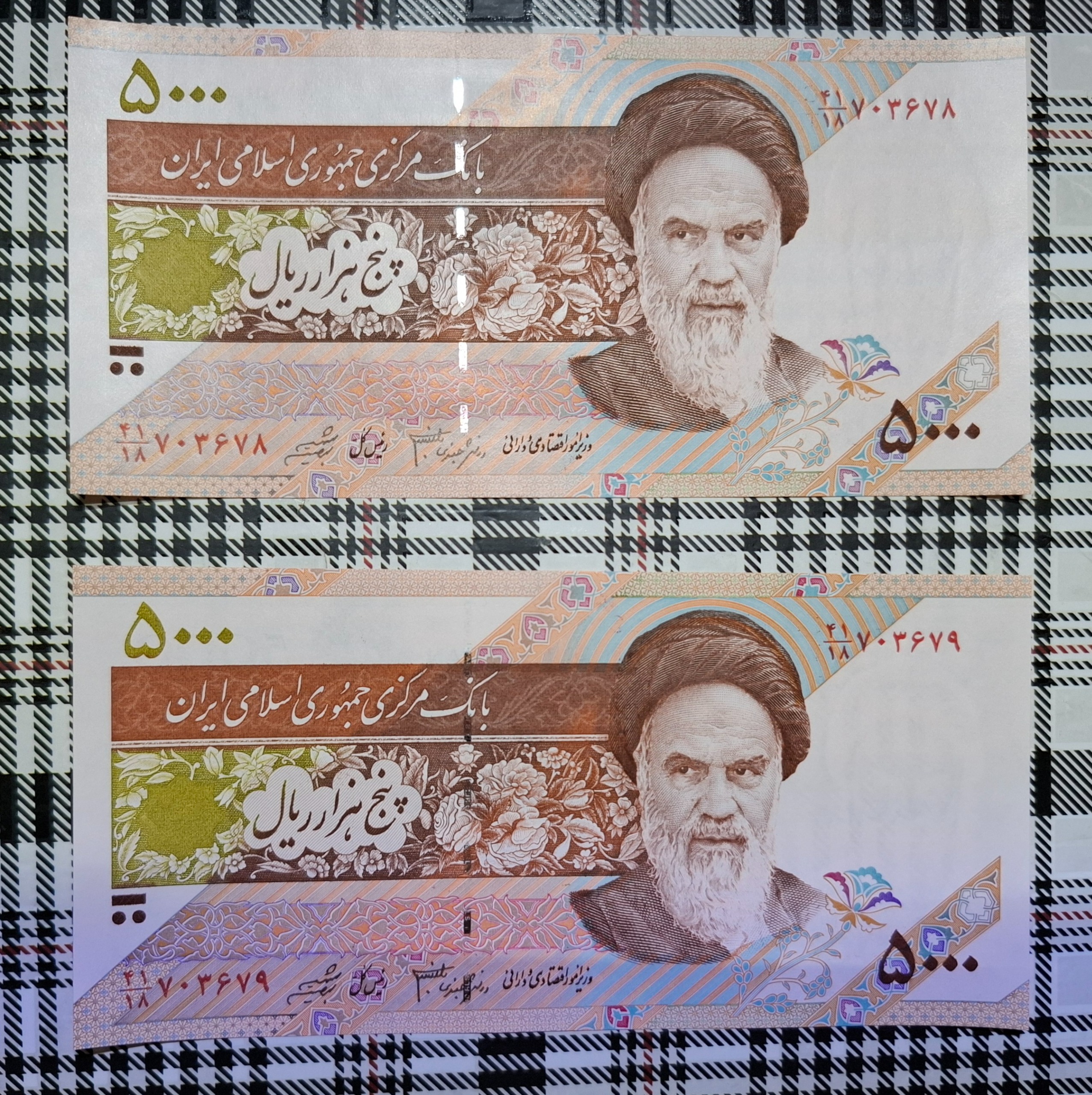  یک جفت اسکناس سوپر