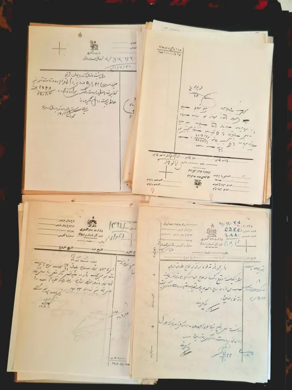 تعدادی نامه های قدیمی دادگستری