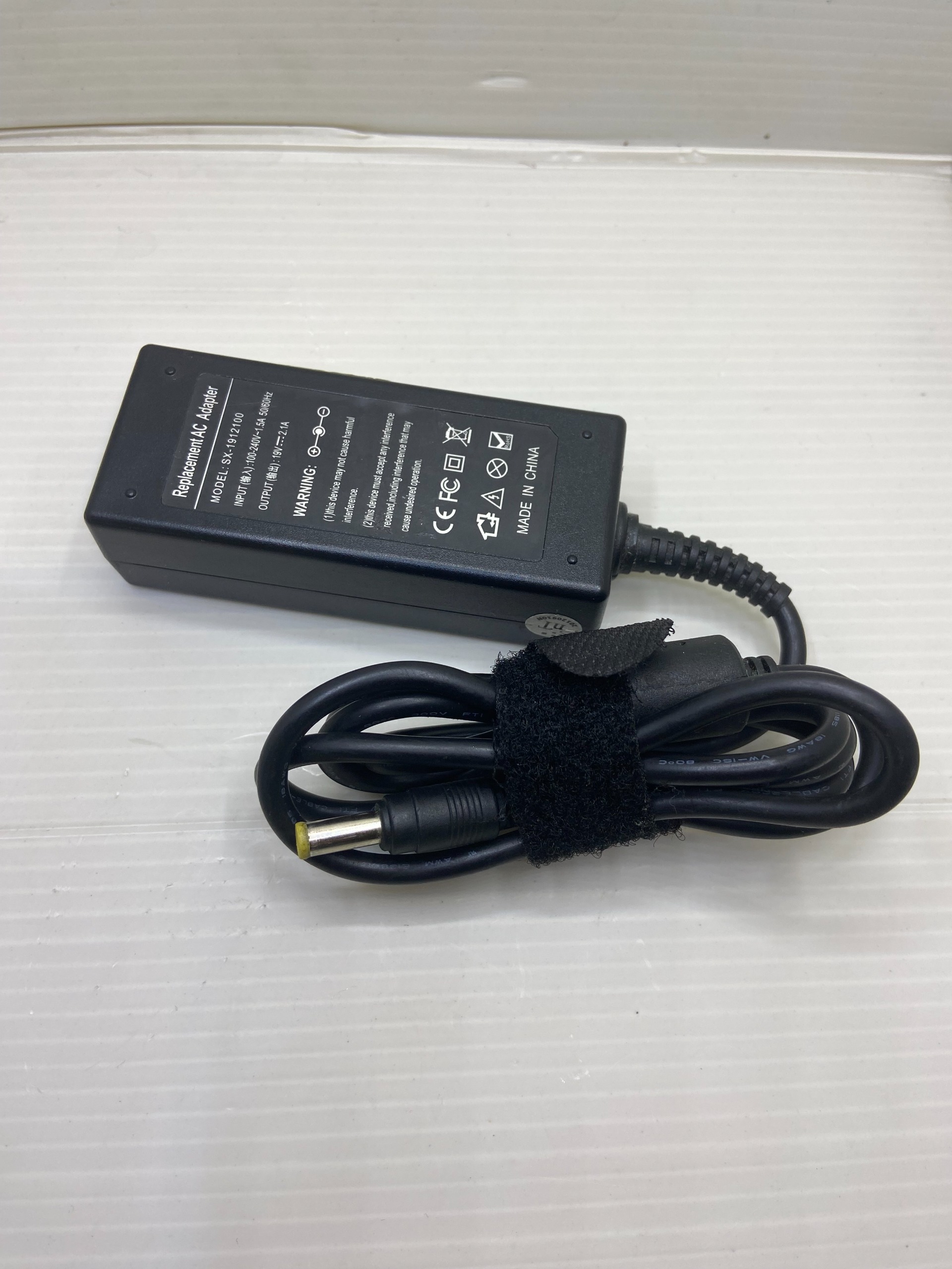 ADAPTER 19V 2/1A