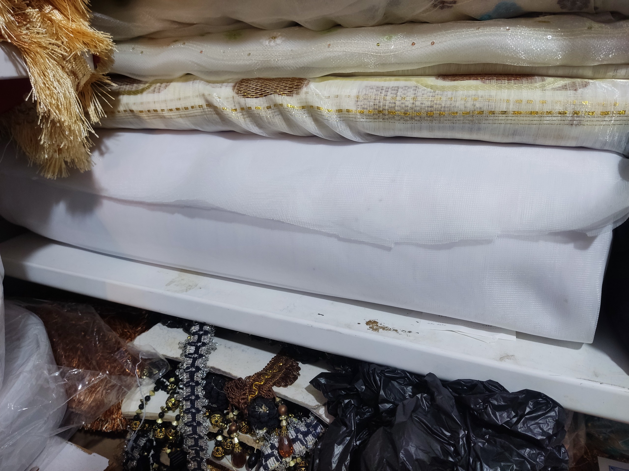 طاقه پارچه پشه بند