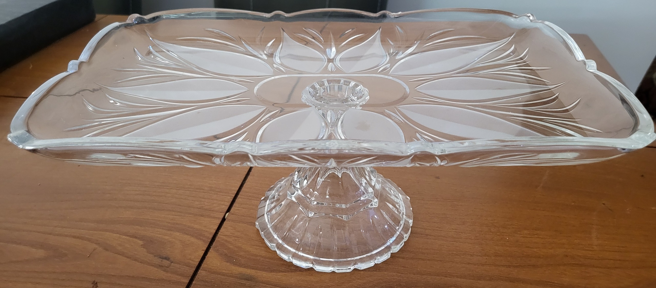 شیرینی خوری پایه دار