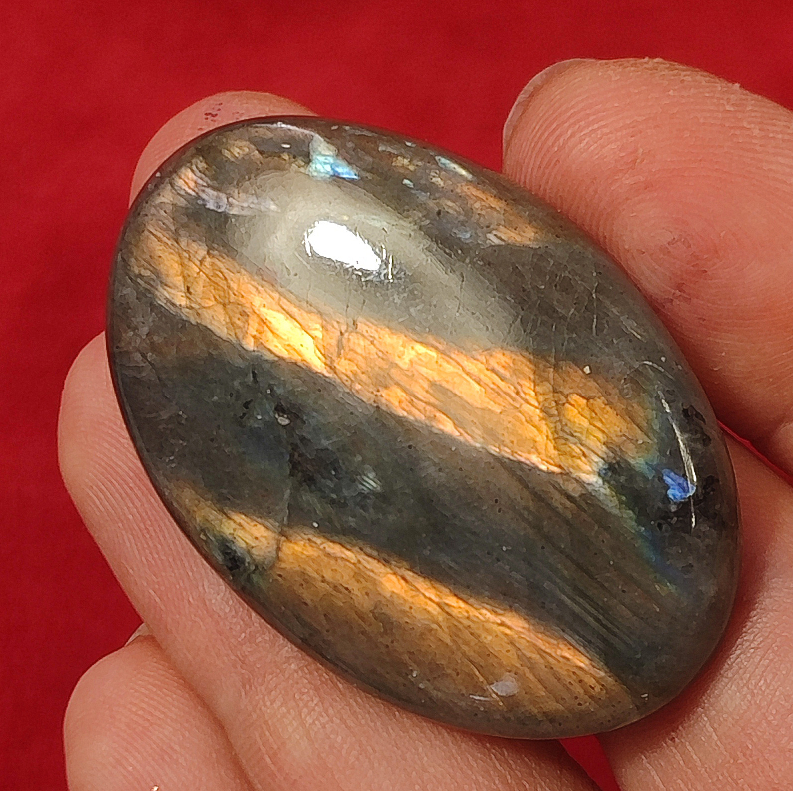 لابرادوریت با رگه طلایی - کد 3009