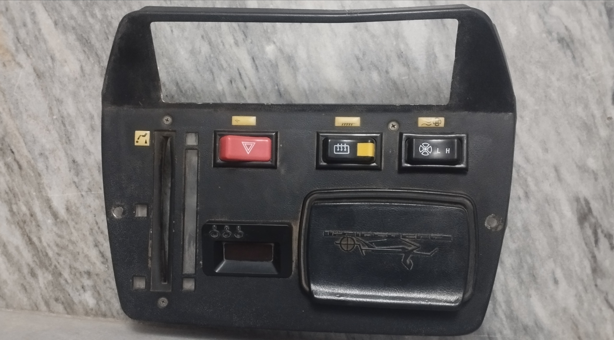 پنل جلو داشبورد پیکان