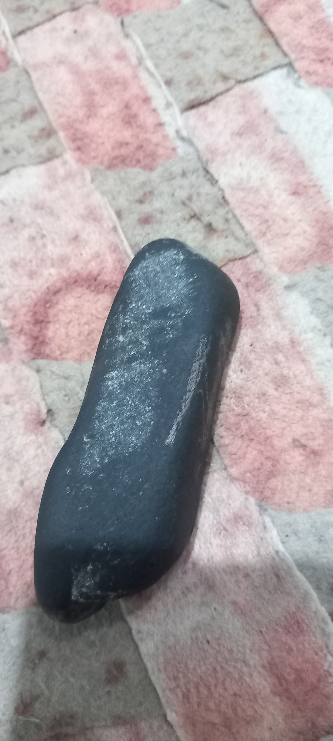 سنگ مشکی مشکوک راف