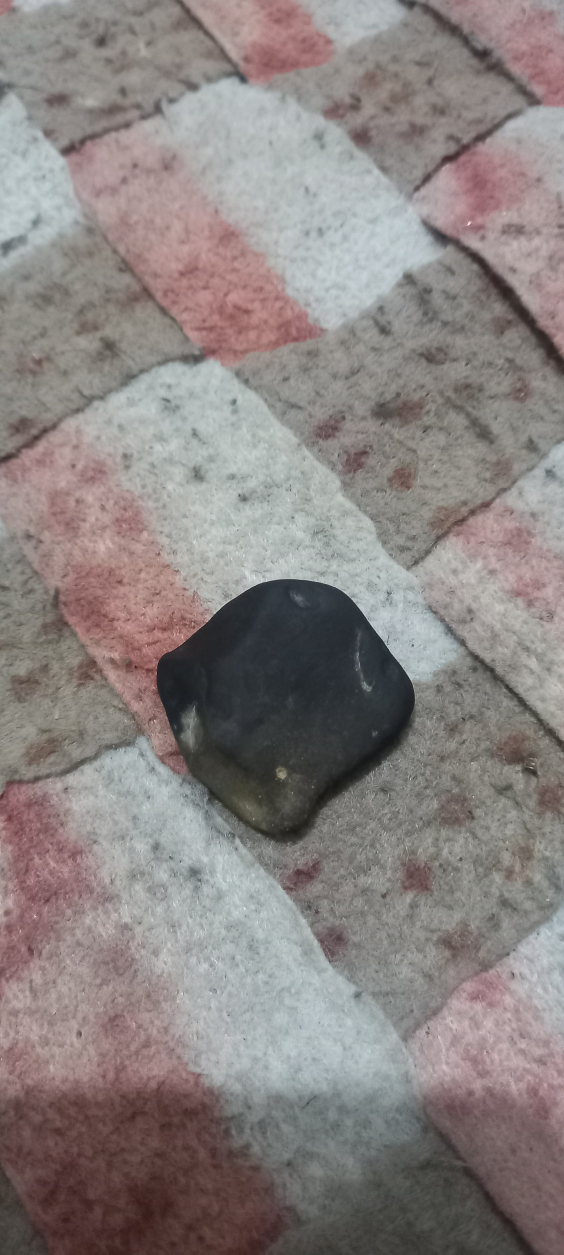 سنگ مشکی معدنی زیبا