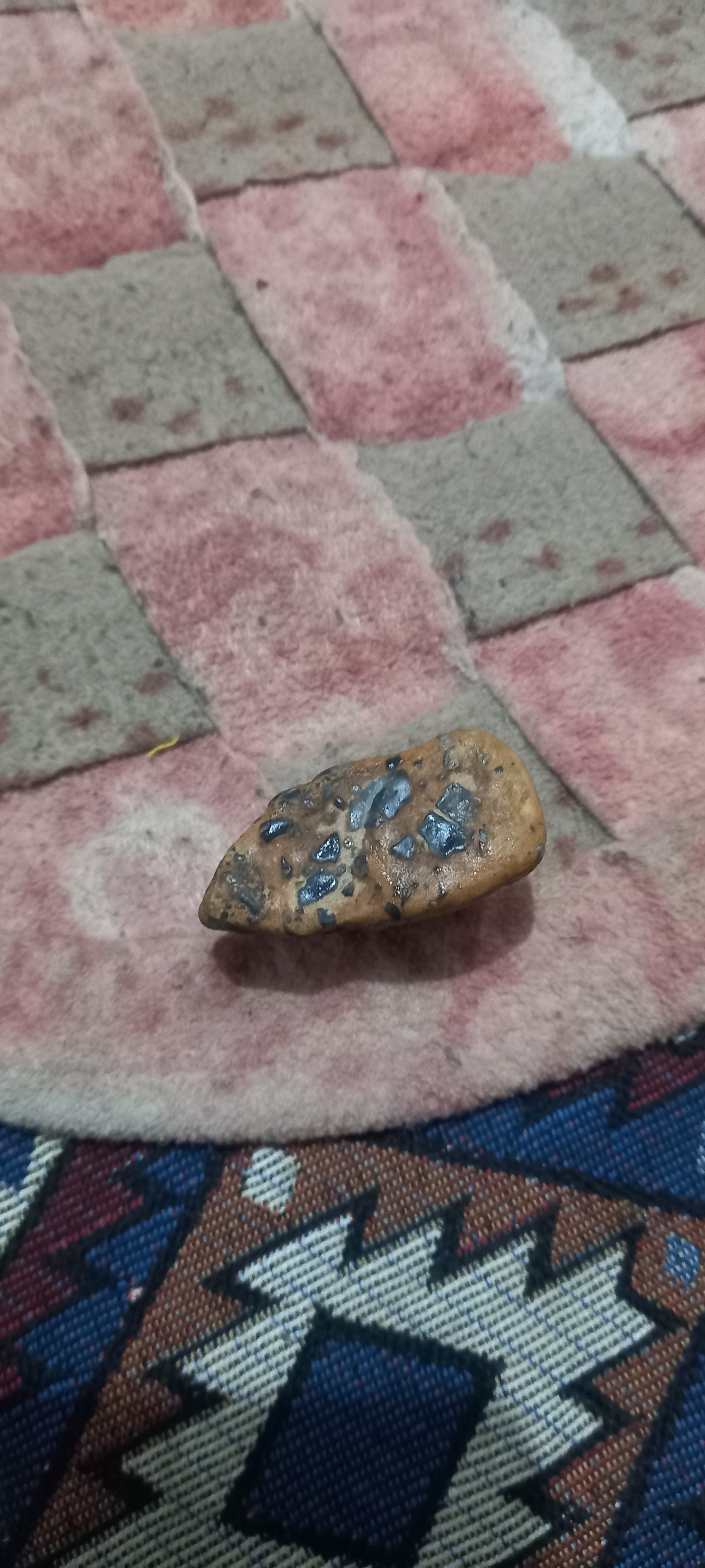 سنگ مشکوک راف م