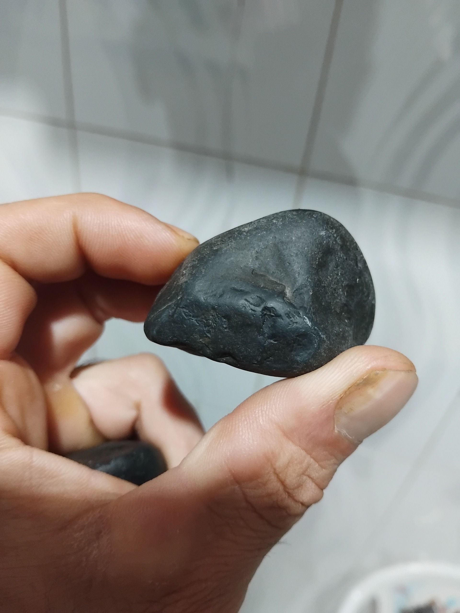 سنگ مشکوک سیاه
