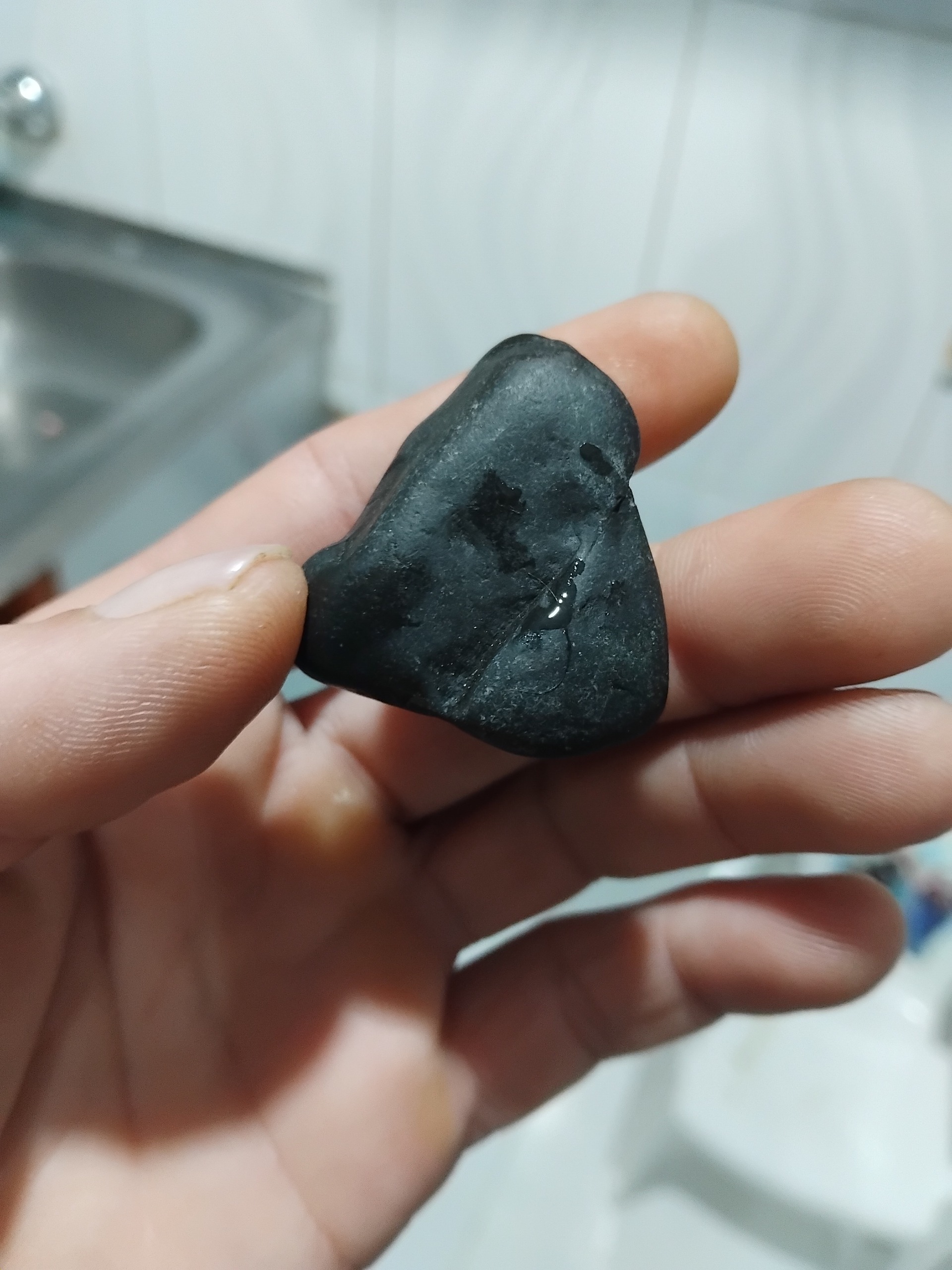 سنگ سیاه مشکوک