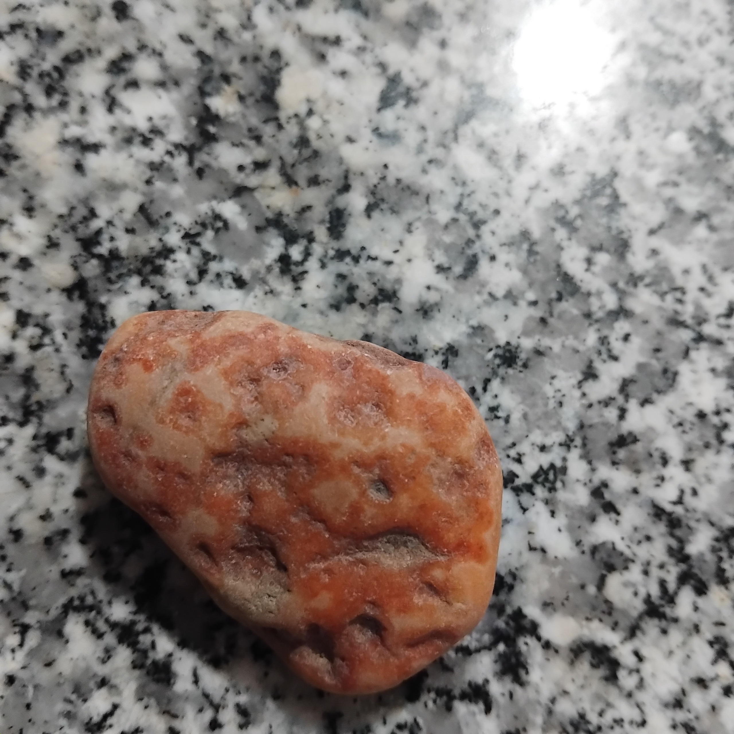 سنگ نارنجی زیبا تک راف