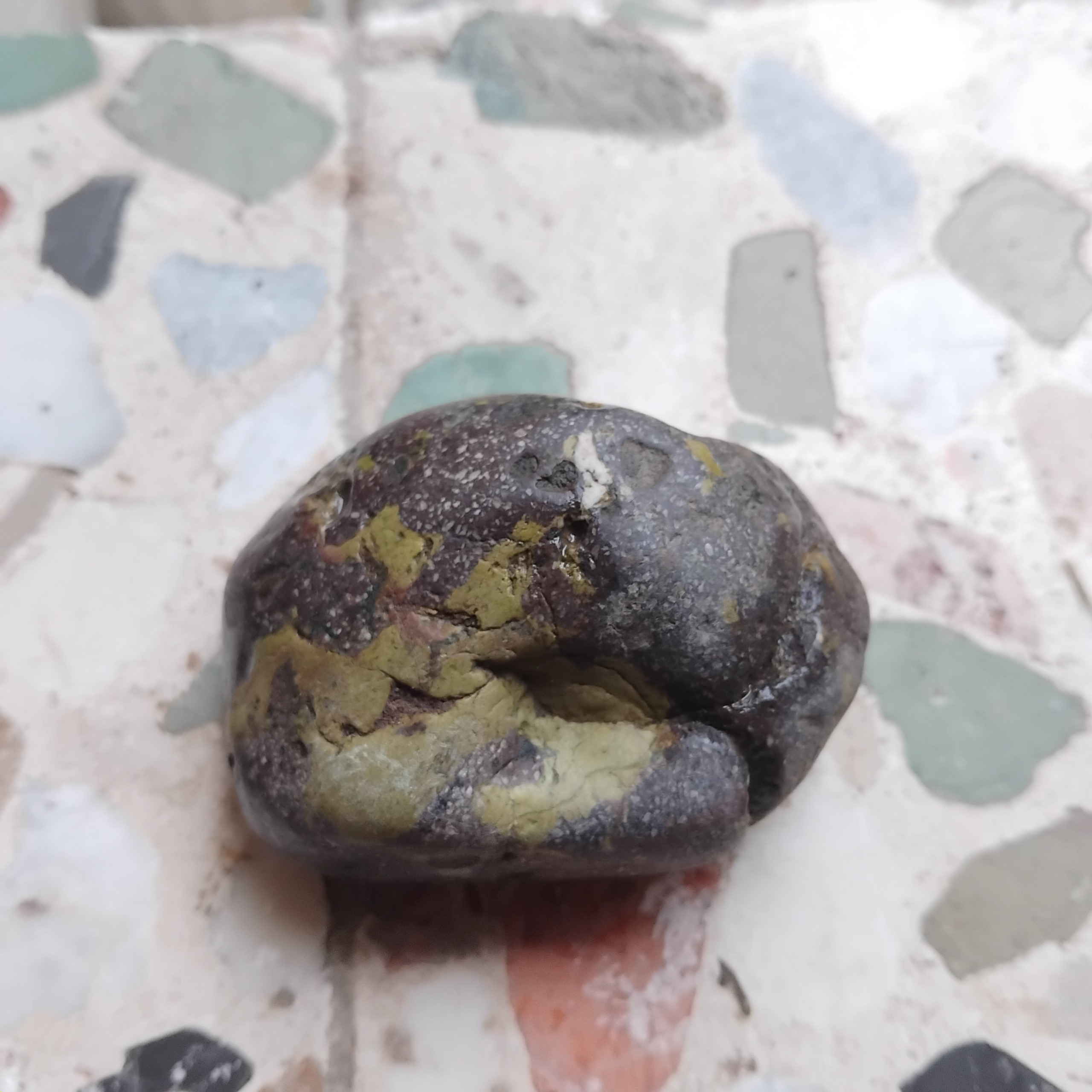 سنگ کمیاب زیبا راف