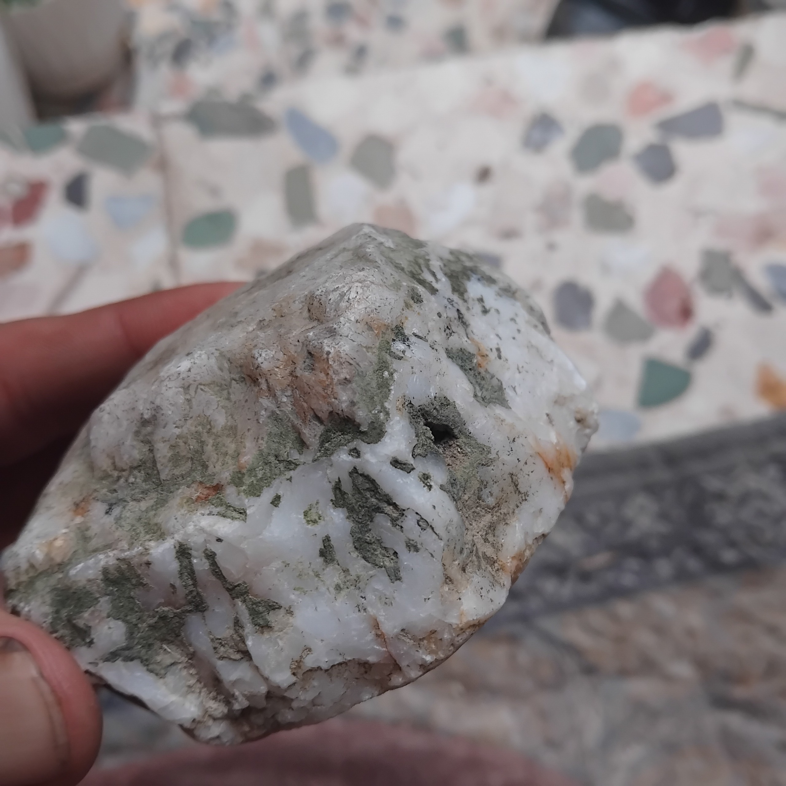 سنگ شیری بزرگ زیبا سختی بالا