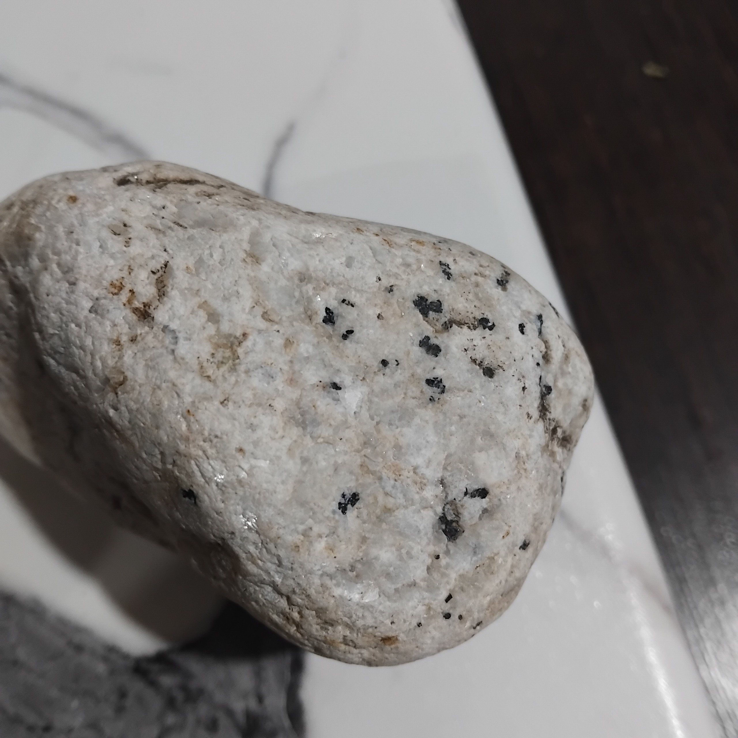 سنگ سفید راف بزرگ بلوری زیبا