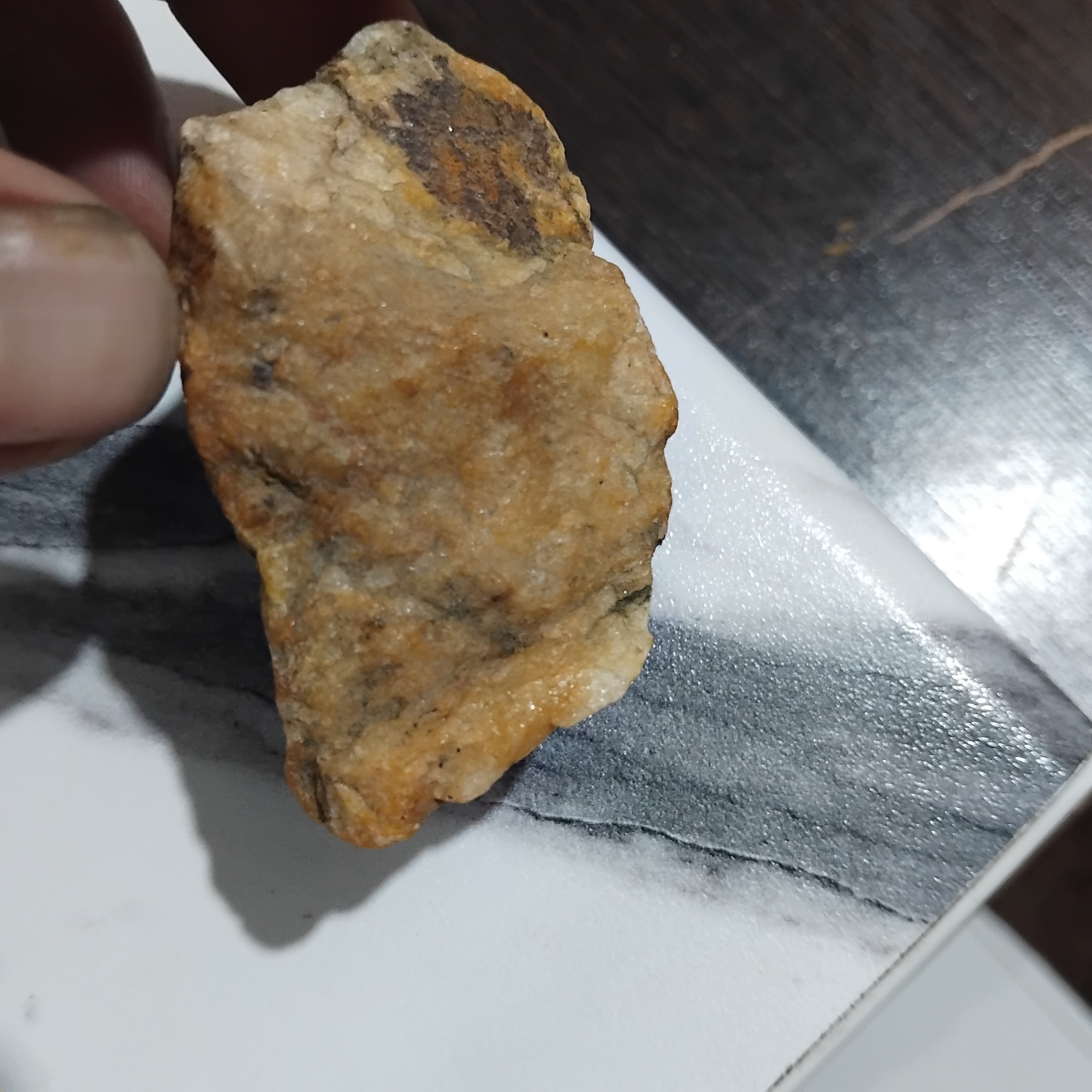 یاقوت زرد زیبا راف