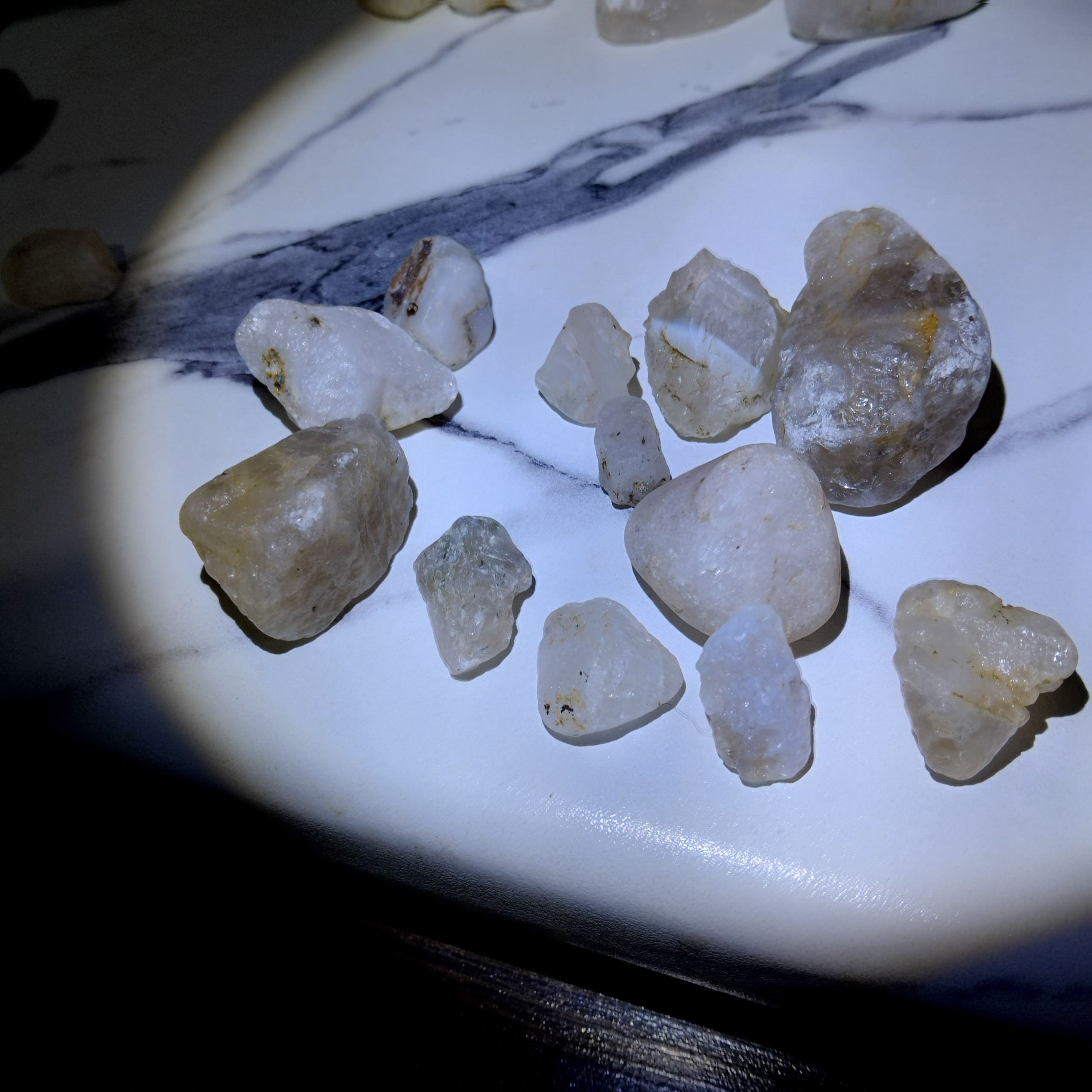 سنگ شفاف زیبا راف