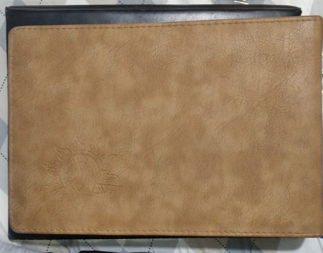 البوم همراه با اسکناس خارجی