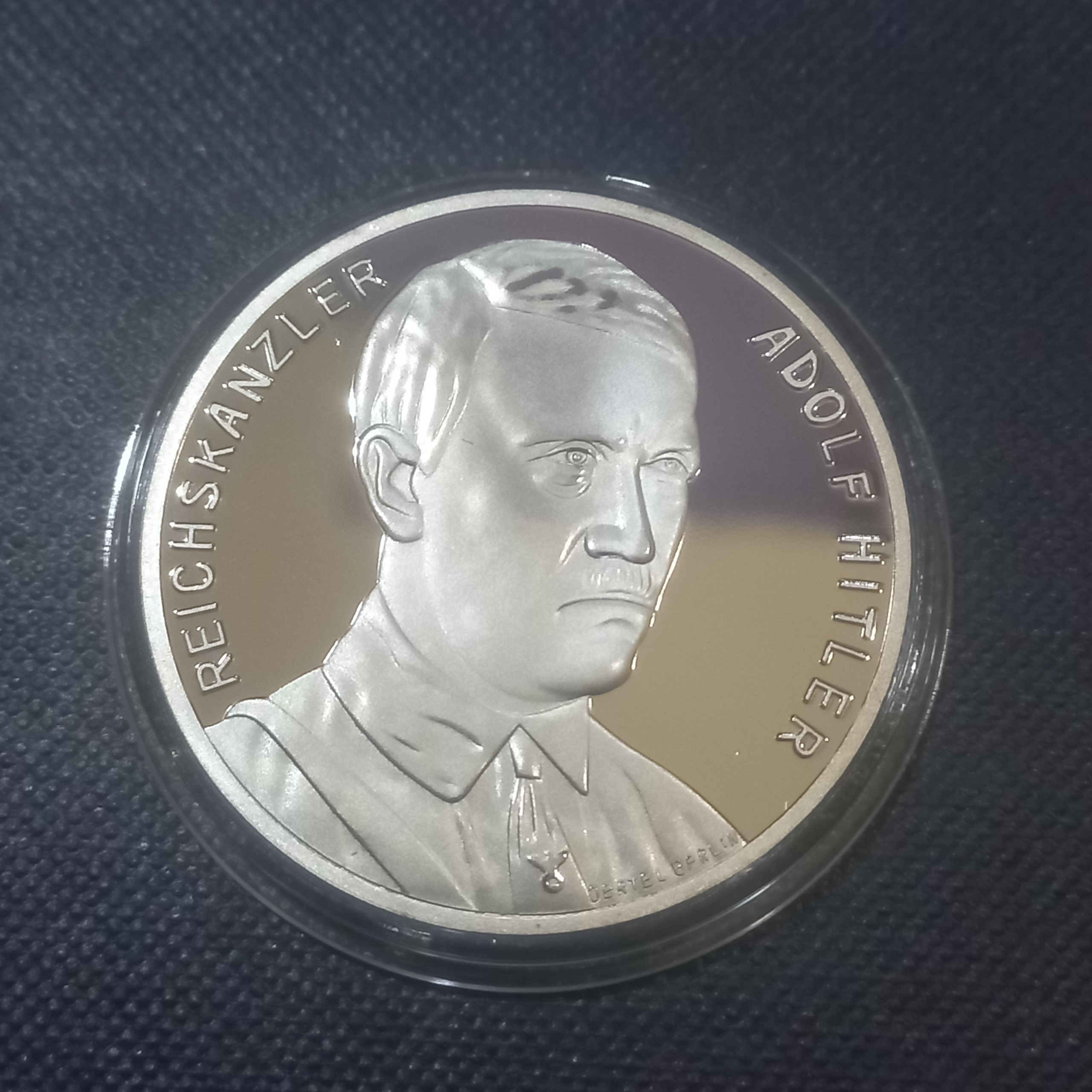 یادبود روکش نقره هیتلر