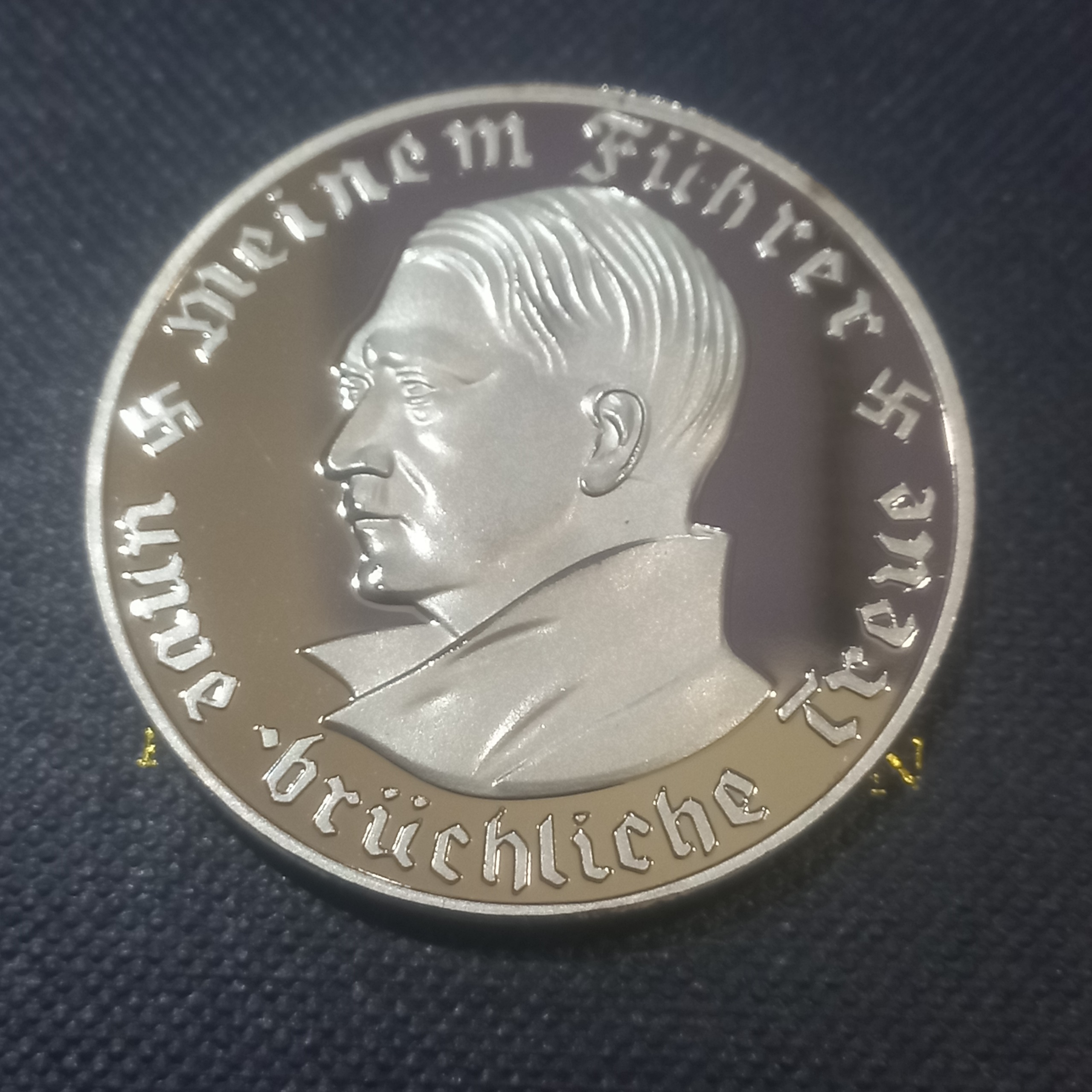 یادبود روکش نقره هیتلر