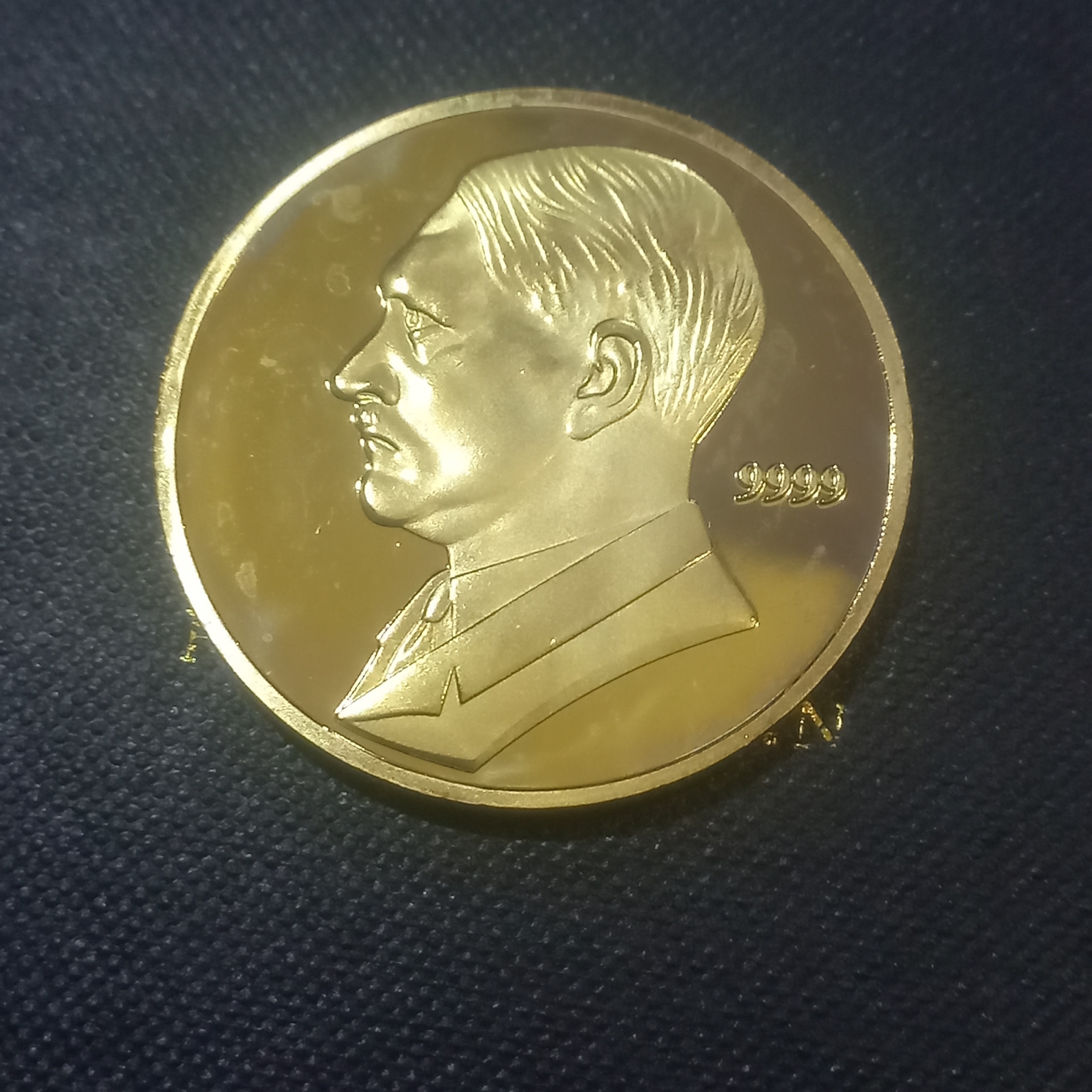 یادبود روکش طلا هیتلر