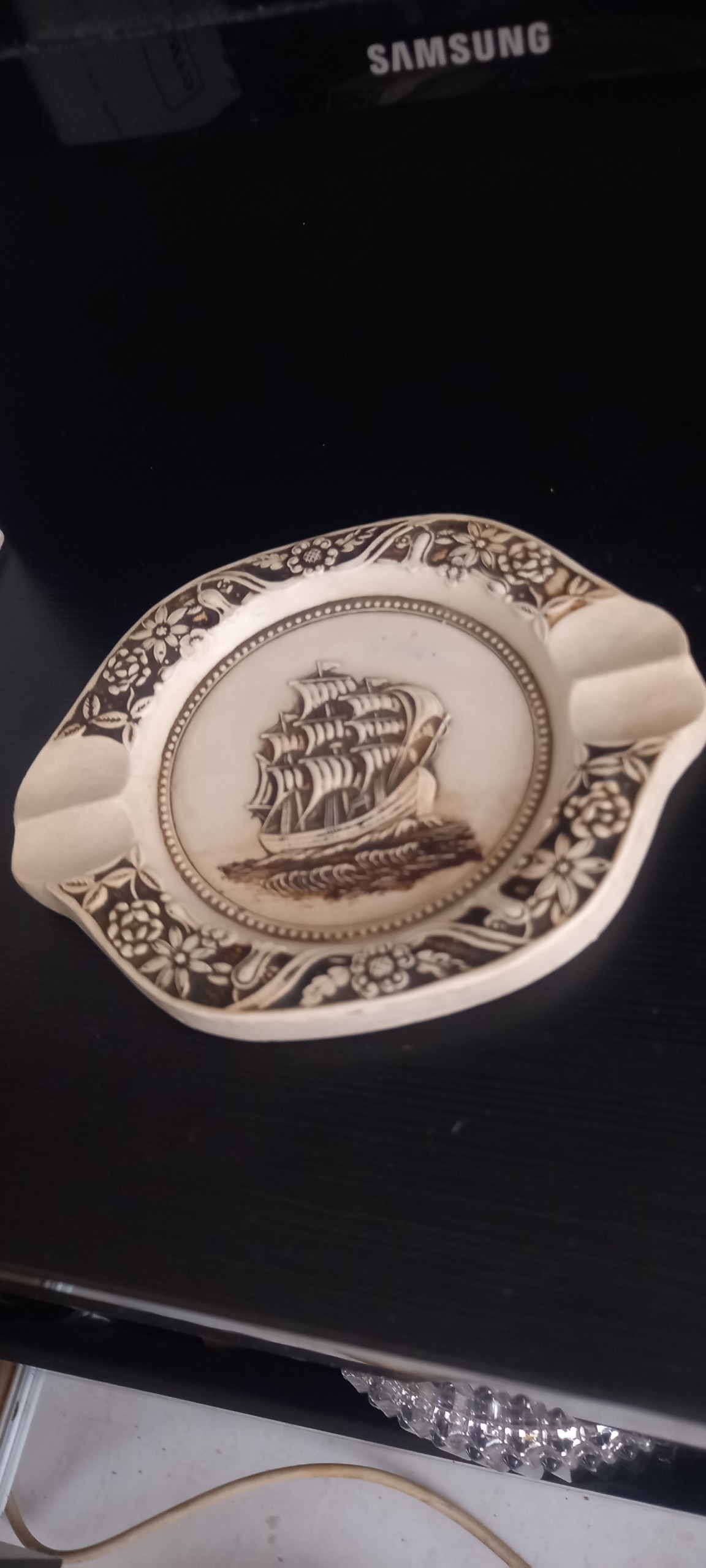 زیرسیگاری آنتیک نقش برجسته