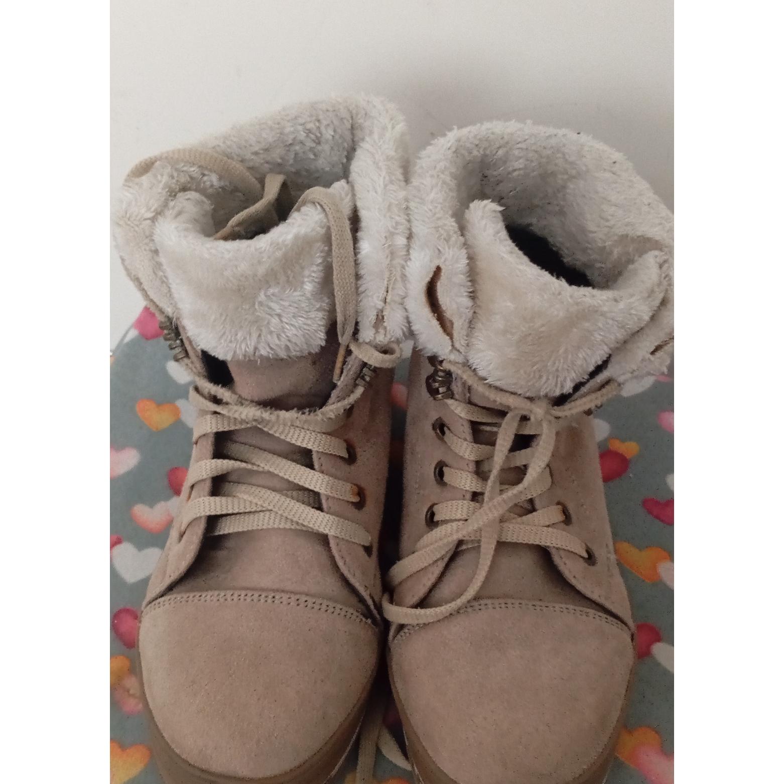 بوت زنانه کرمی