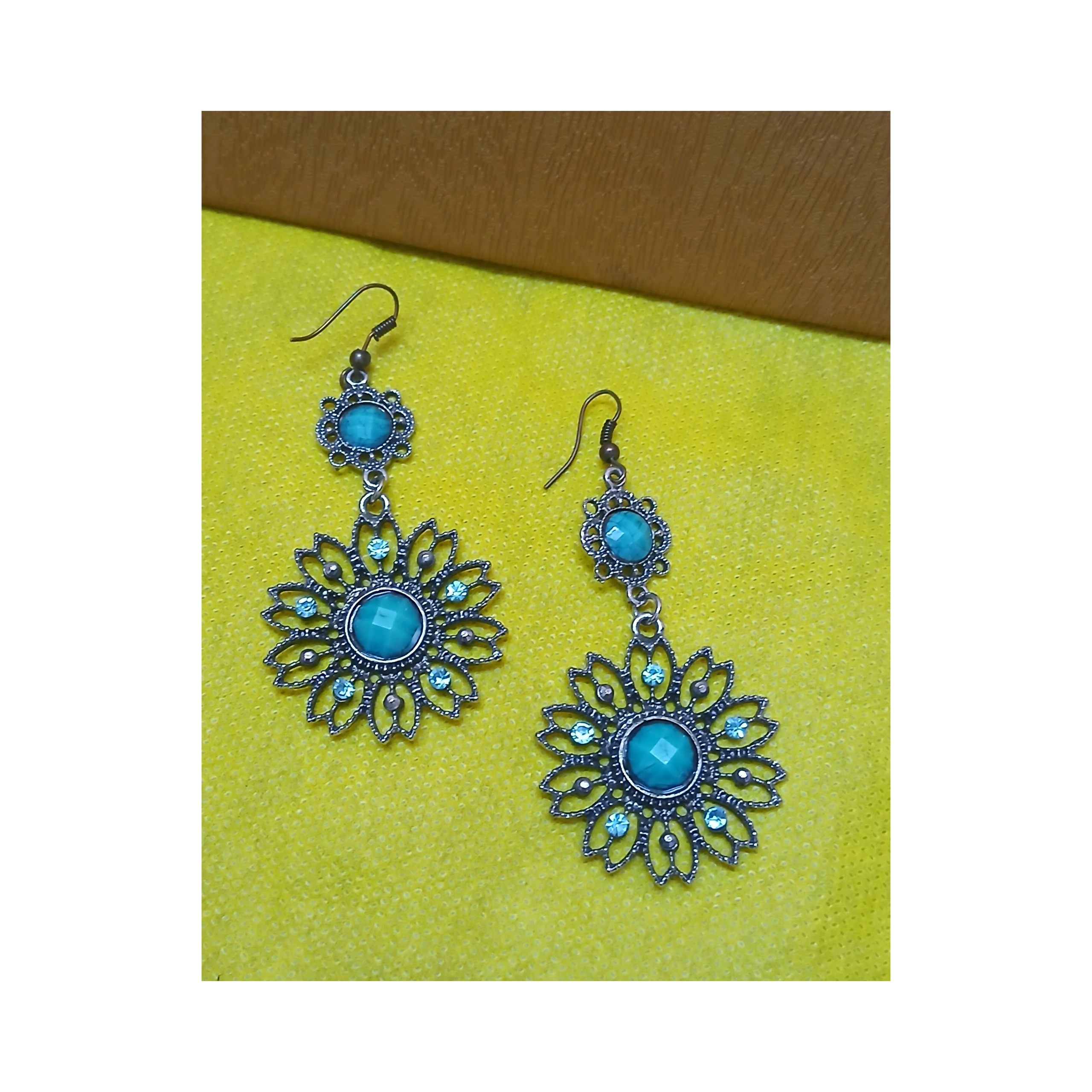 گوشواره زنانه نگینی