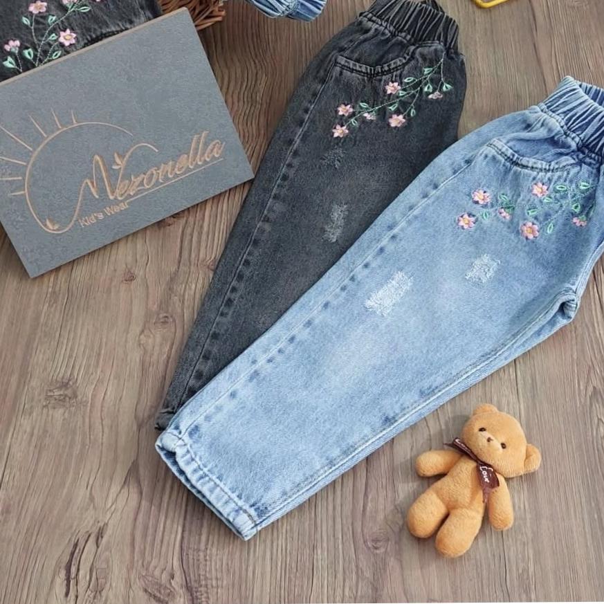 شلوار جین مام استایل گلدوزی