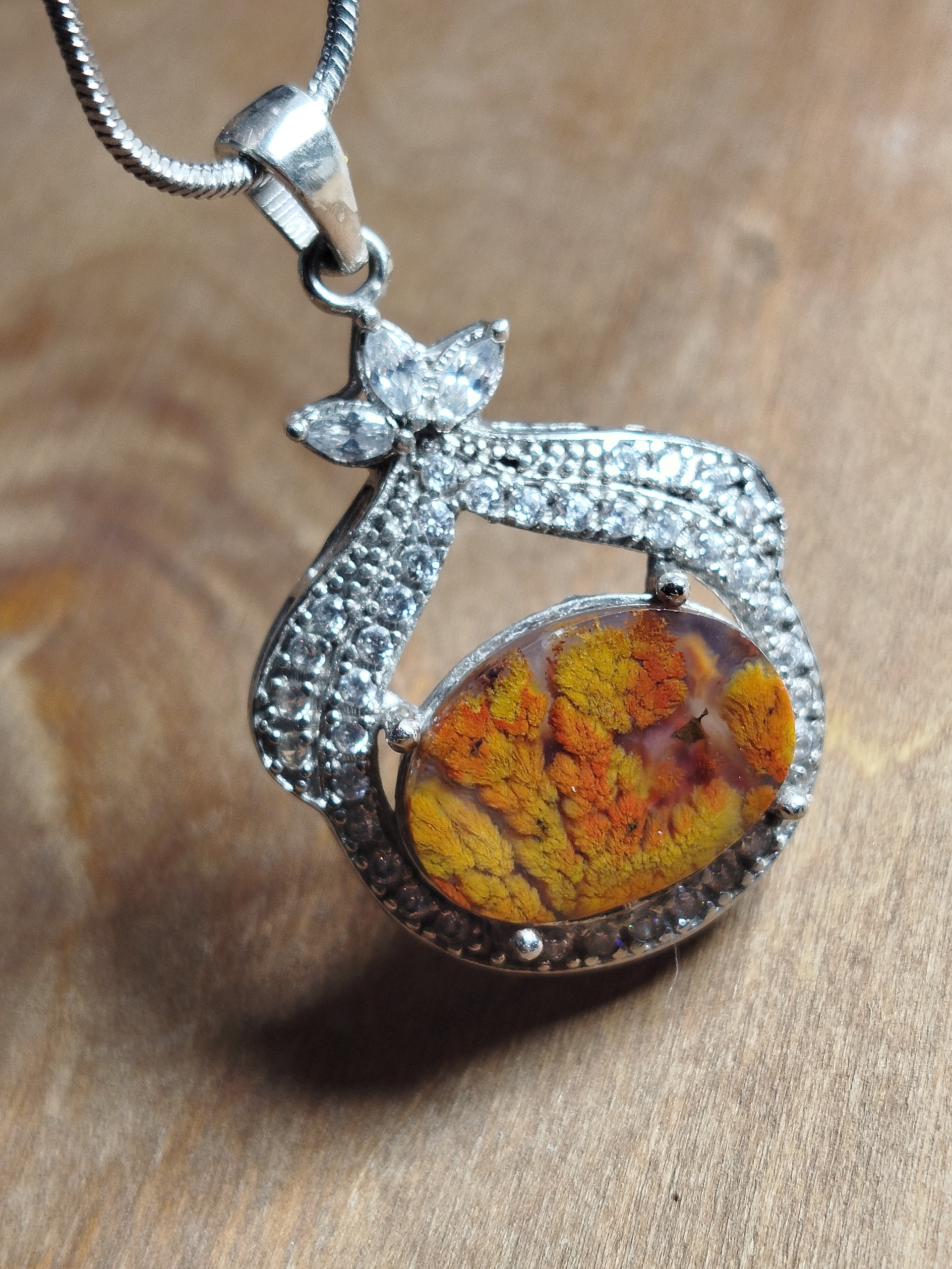 گردن آویز نقره با نگین شجر گل اناری