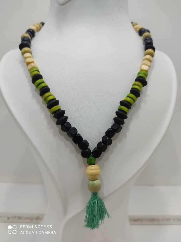 فروش گردنبند و دستبند