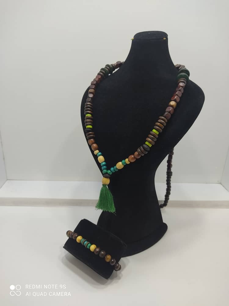 فروش گردنبند و دستبند