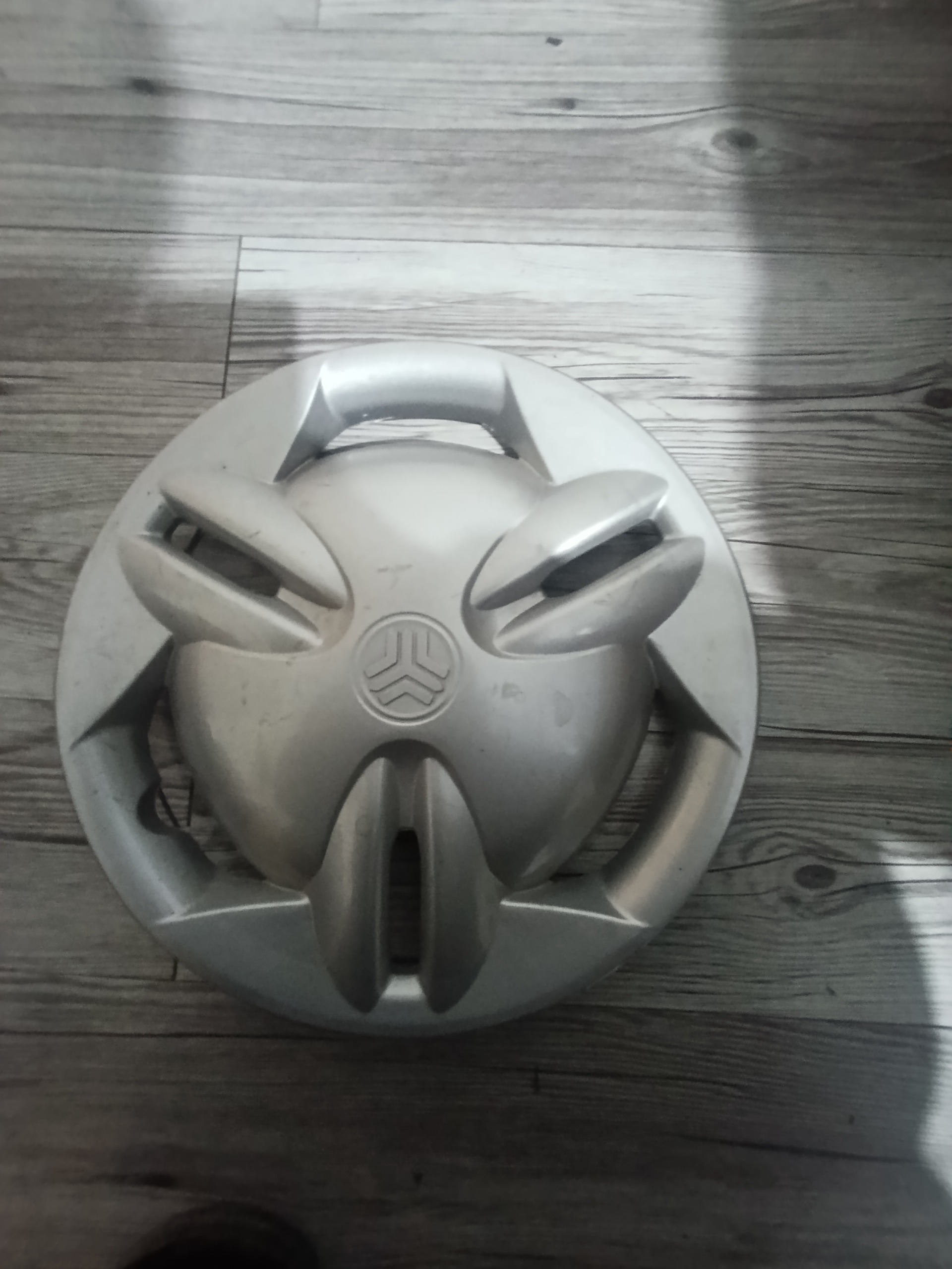 یک عدد قالپاق پراید