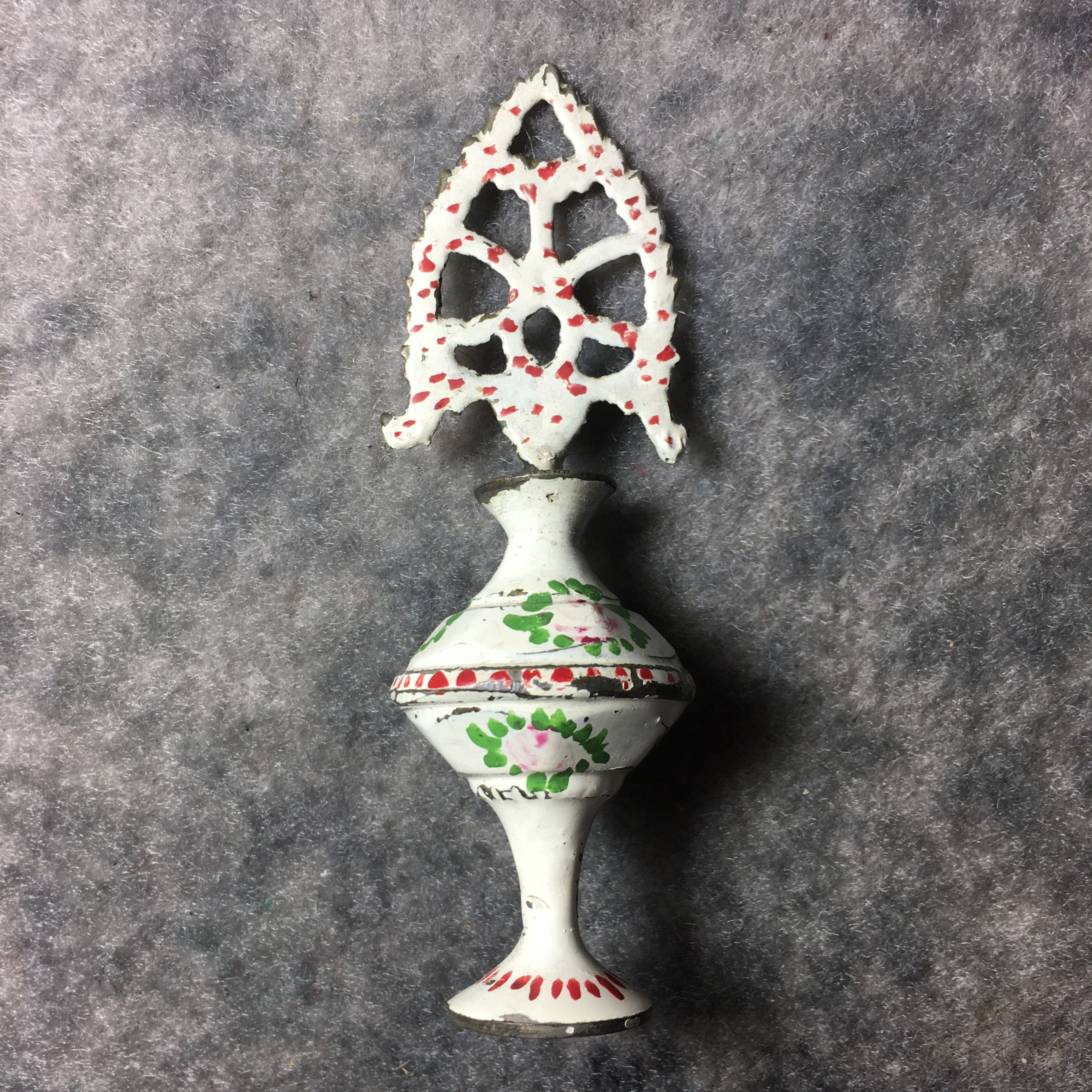 سرمه دان قدیمی با طرح گل