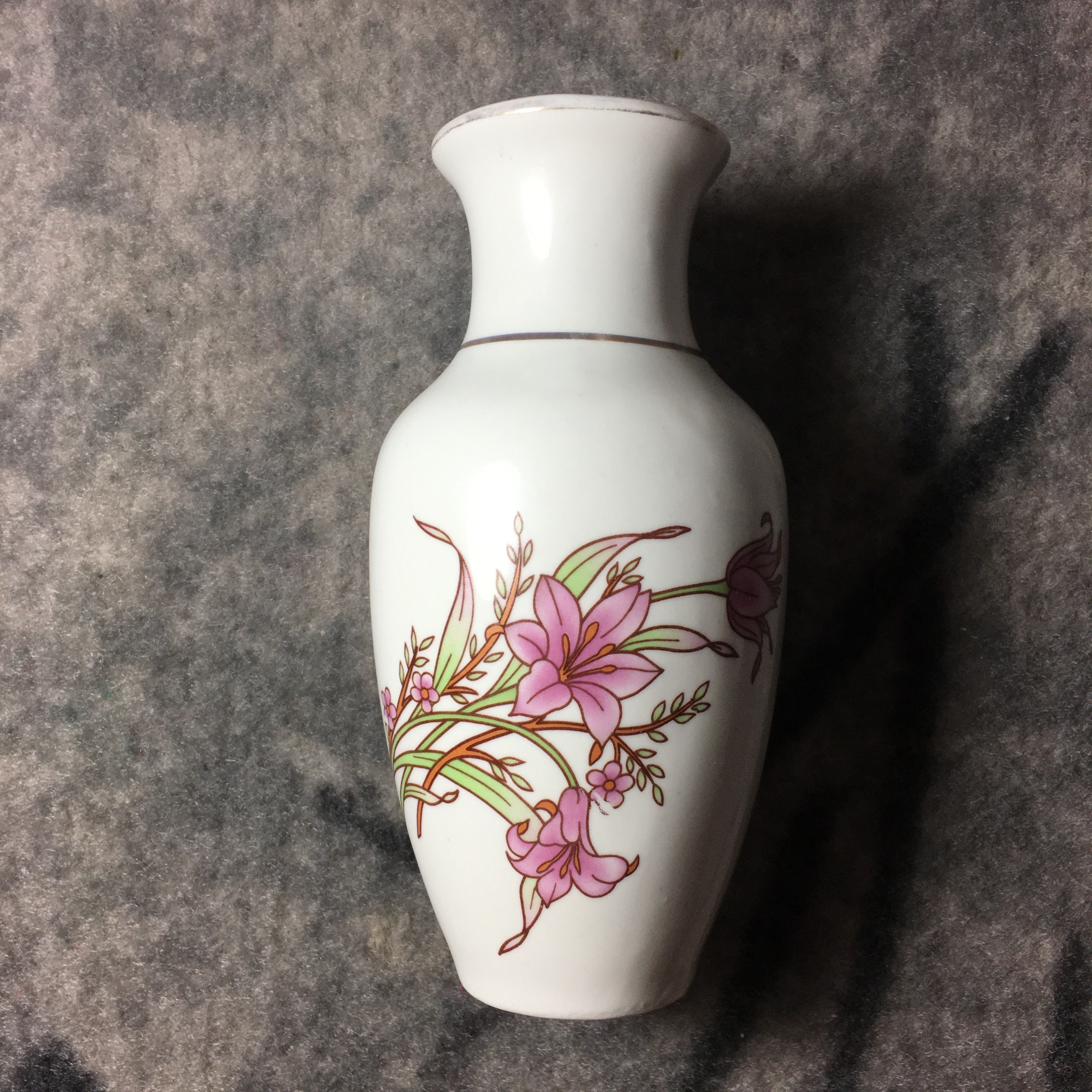 گلدان چینی قدیمی کوچک