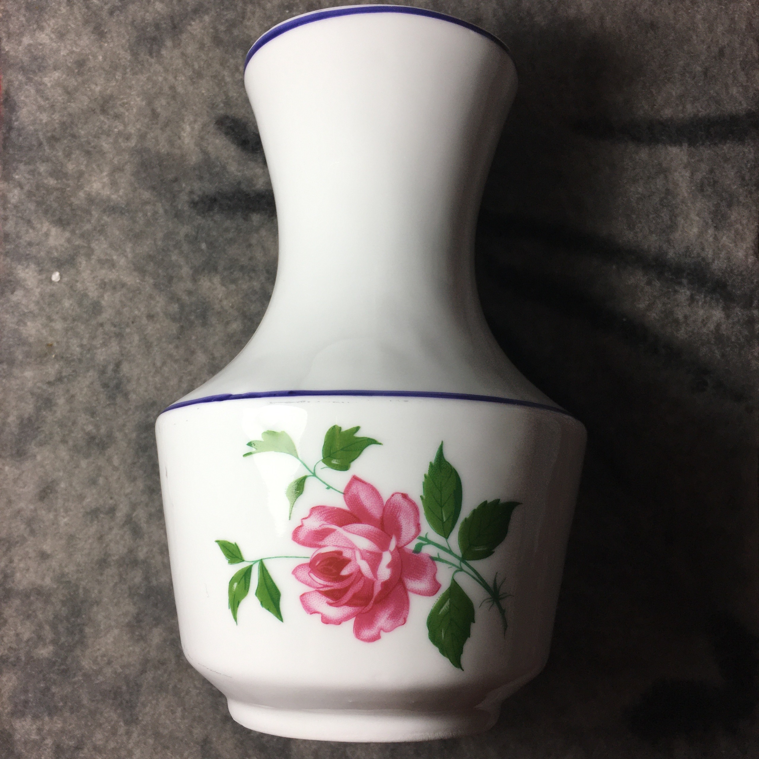 گلدان چینی قدیمی با طرح گل