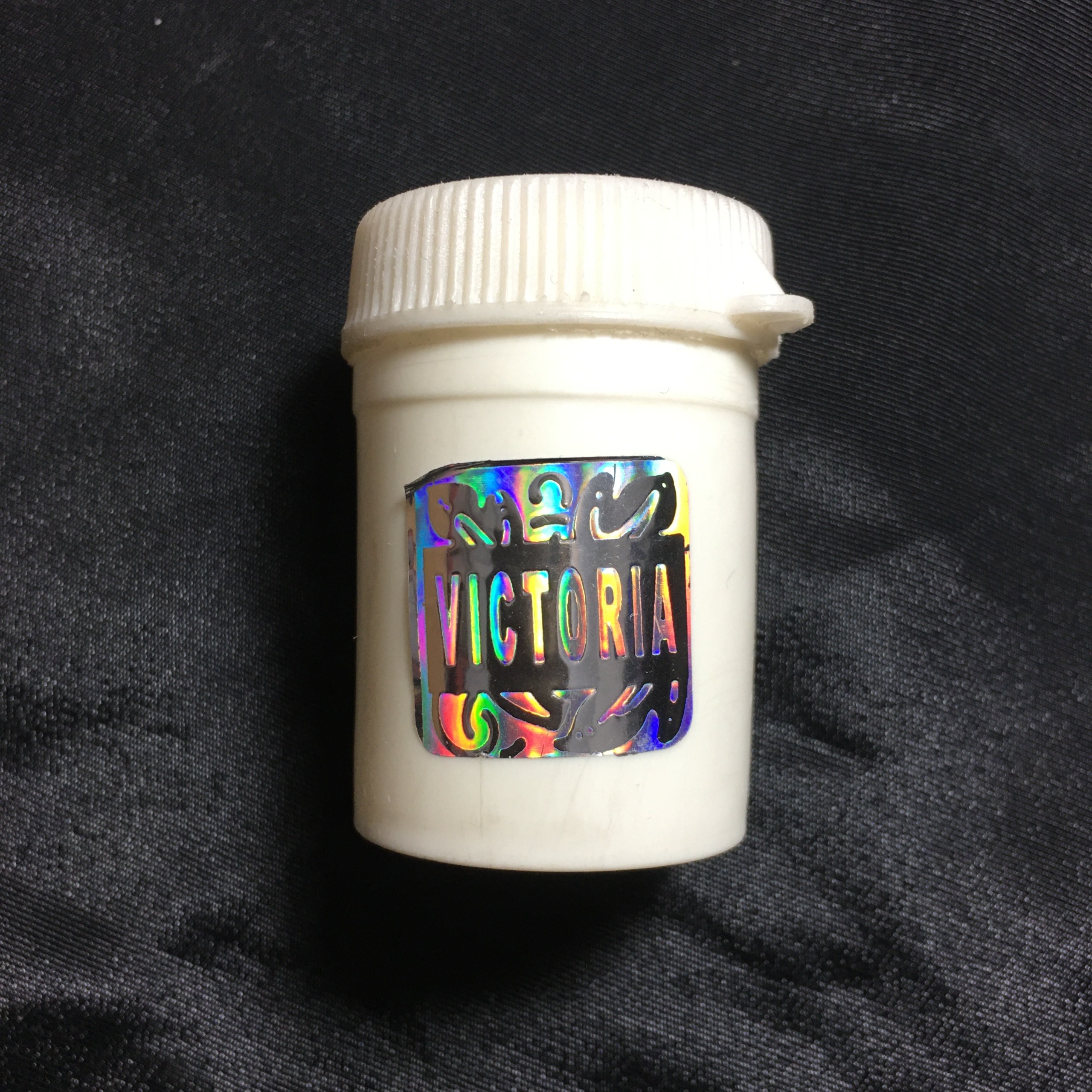 قوطی کلکسیونی با برچسب هولوگرامی ویکتوریا