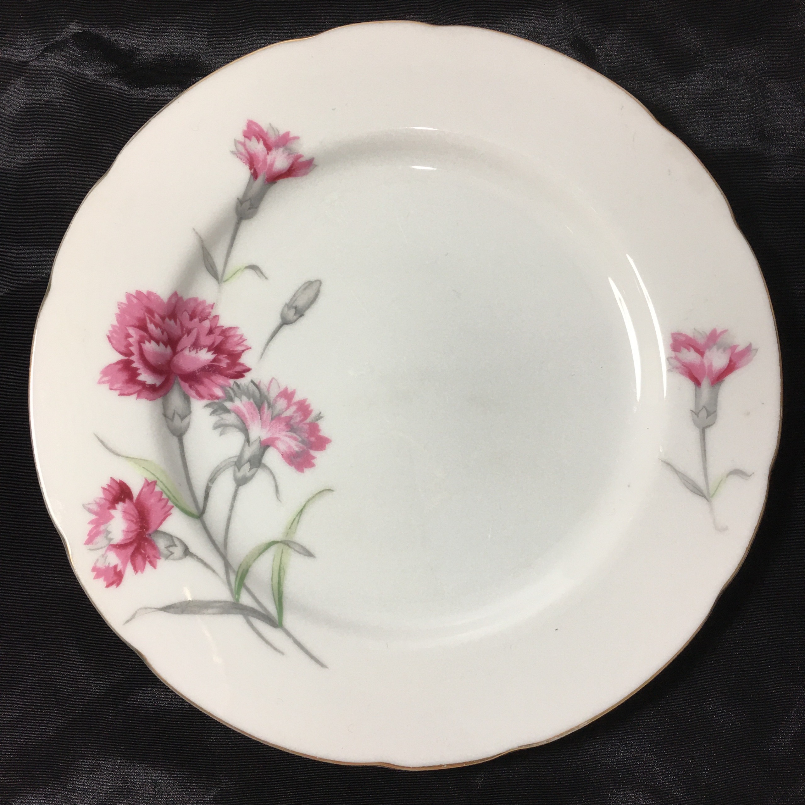 بشقاب قدیمی با طرح گل میخک (ساکی تهران)